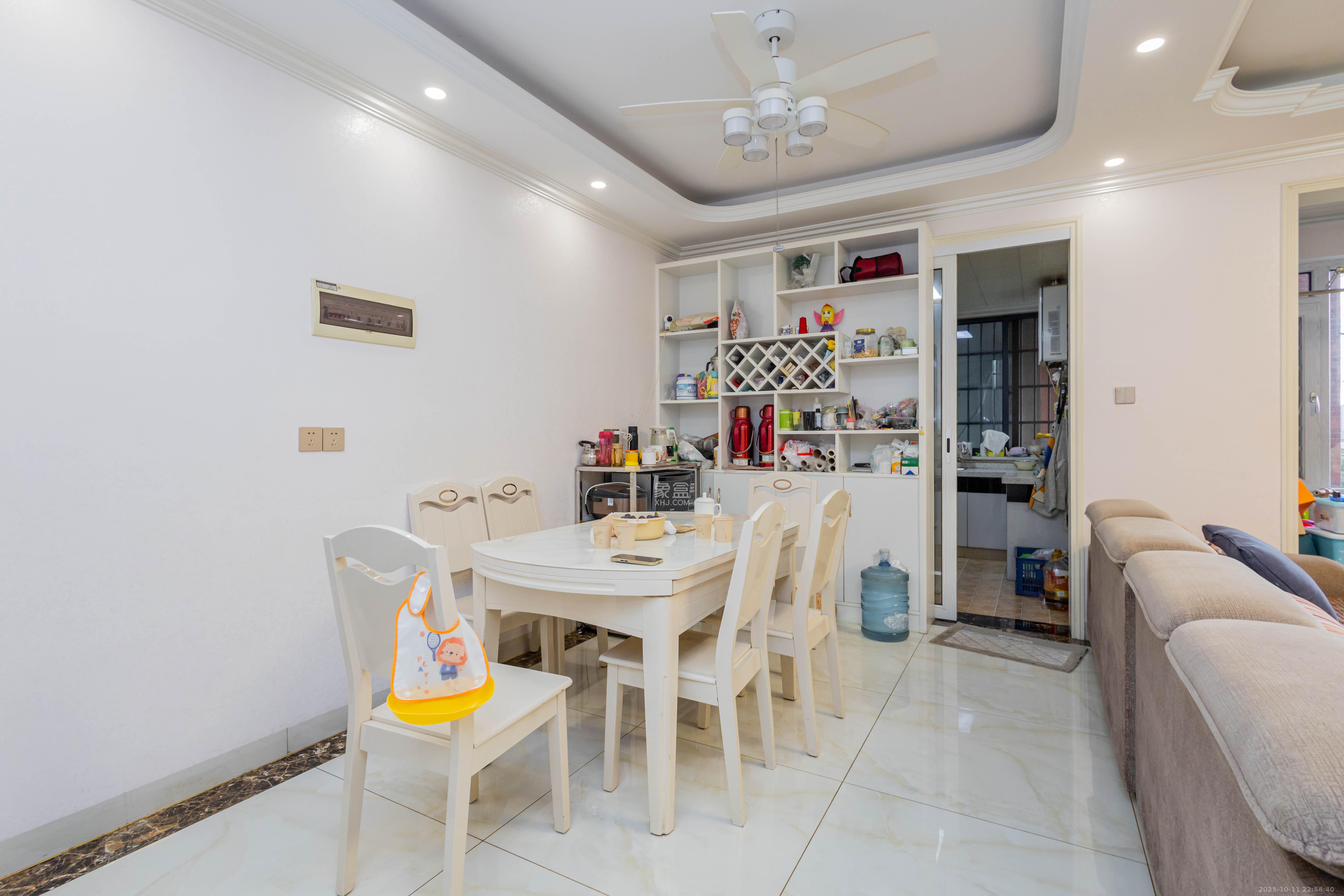 辉宏橄榄城  4室2厅2卫    86.0万 辉宏橄榄城  4室2厅2卫    86.0万客厅