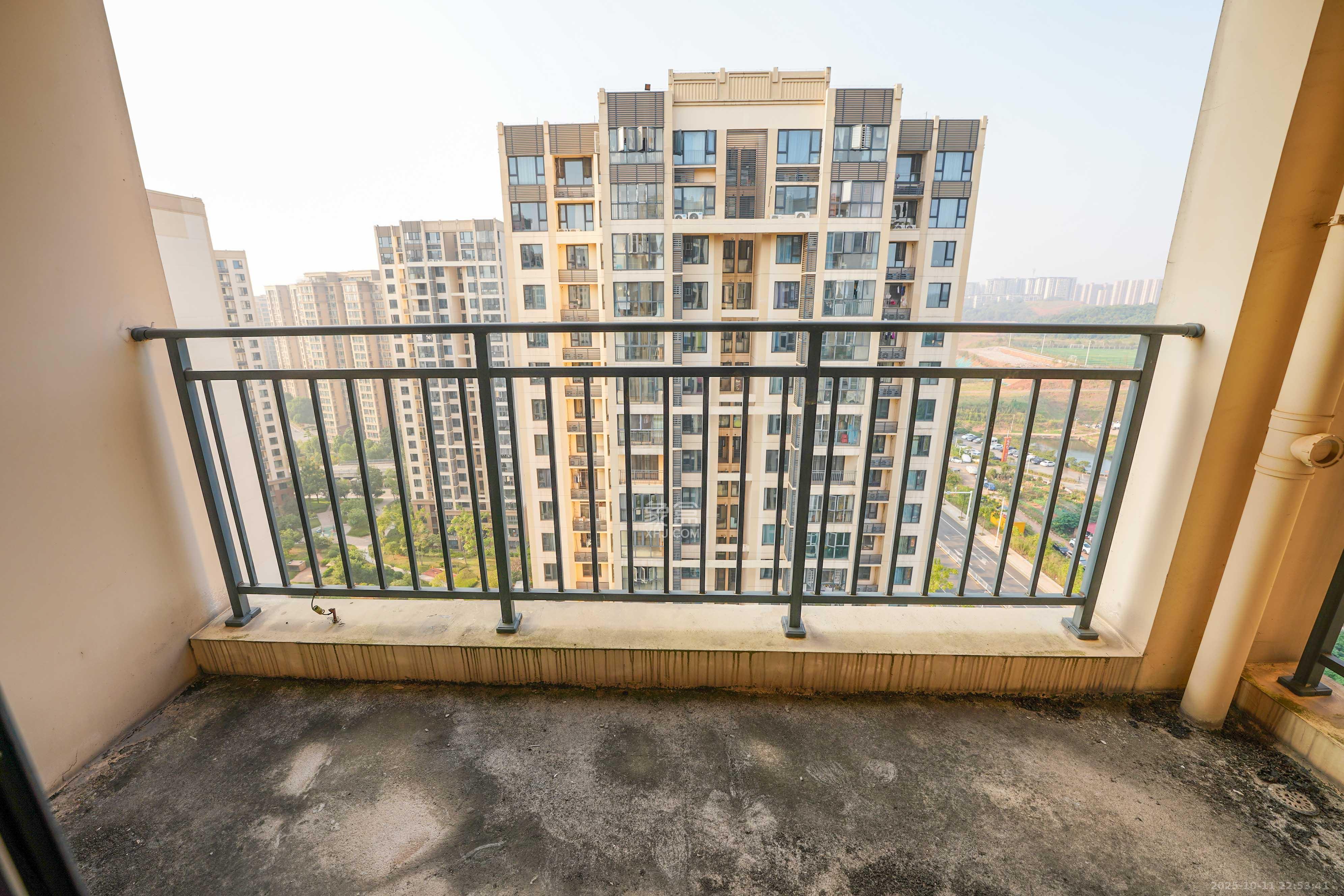 怡海星城 3室2厅1卫 58.0万 怡海星城 3室2厅1卫 58.0万其他