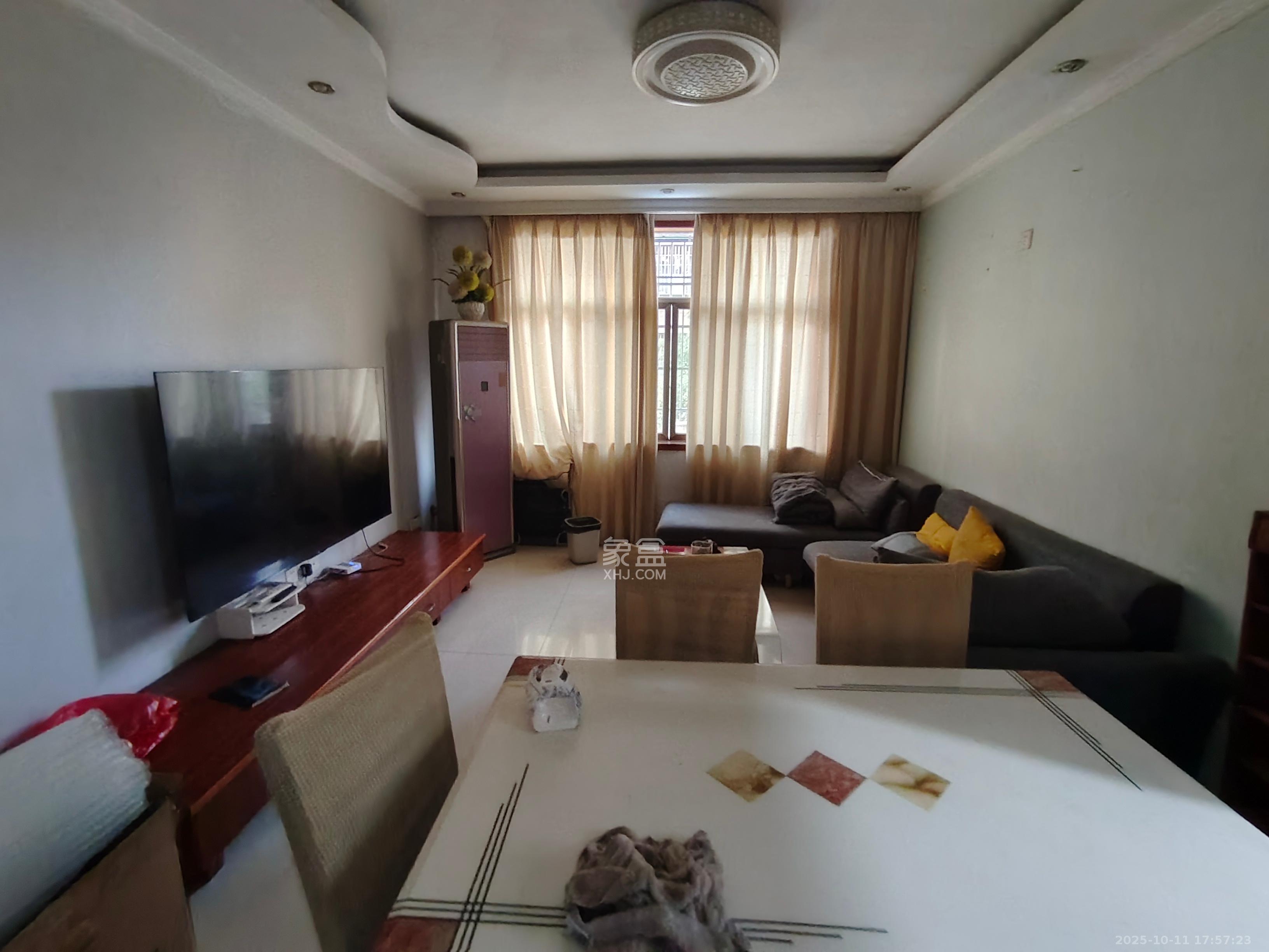 黄鹤小区2片  3室2厅1卫    1800.0元/月