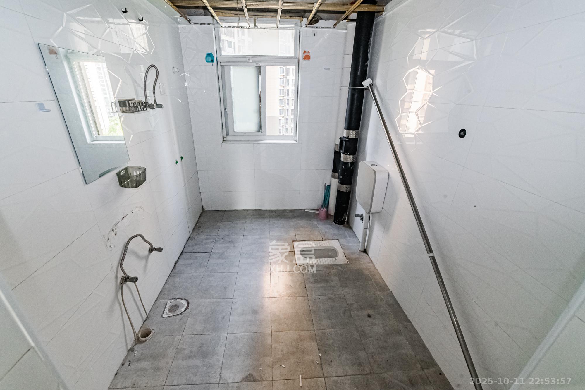 北辰三角洲C2区  4室2厅2卫    167.3万卫生间