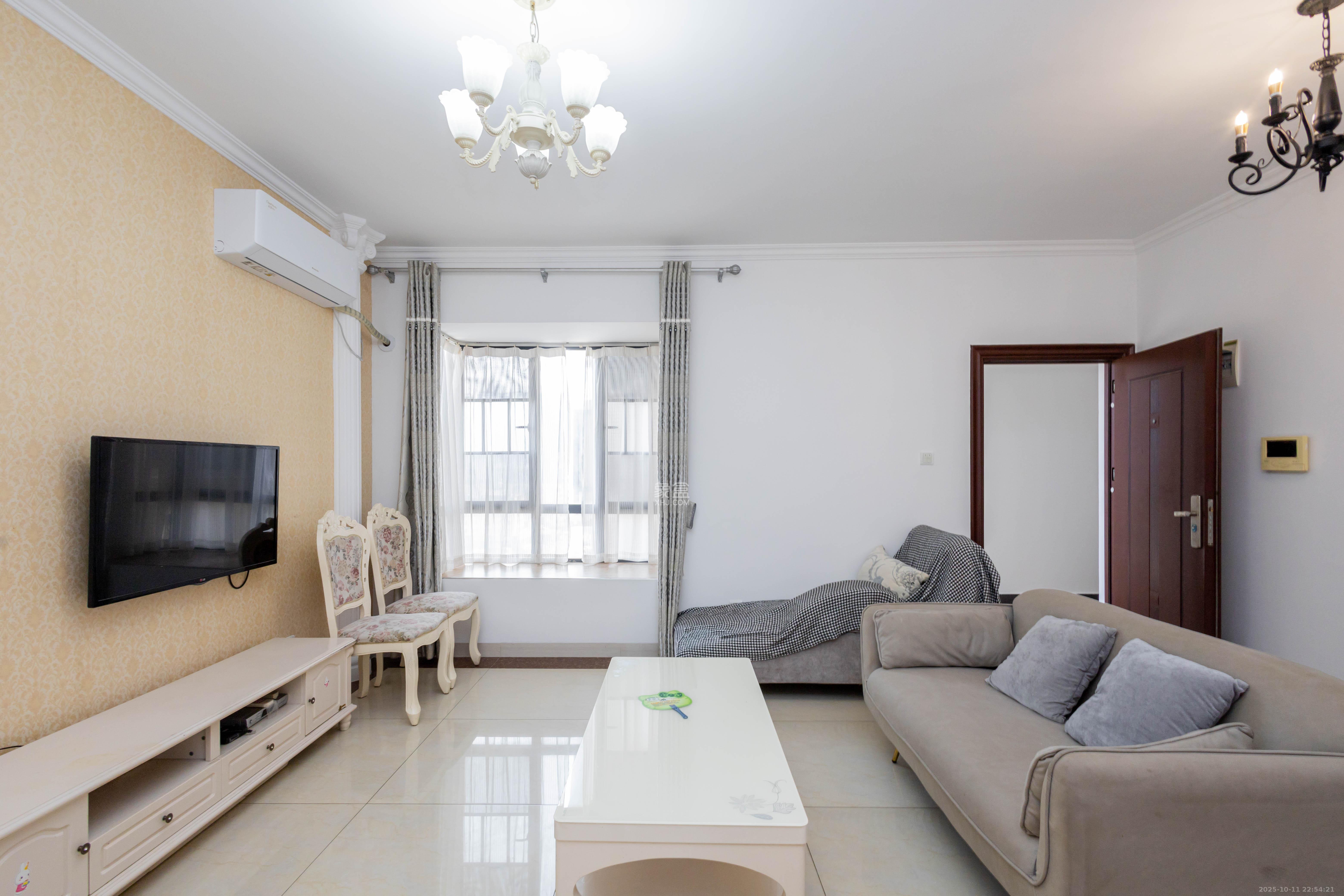 中国铁建国际城一期  3室2厅1卫    41.8万 中国铁建国际城一期  3室2厅1卫    41.8万客厅