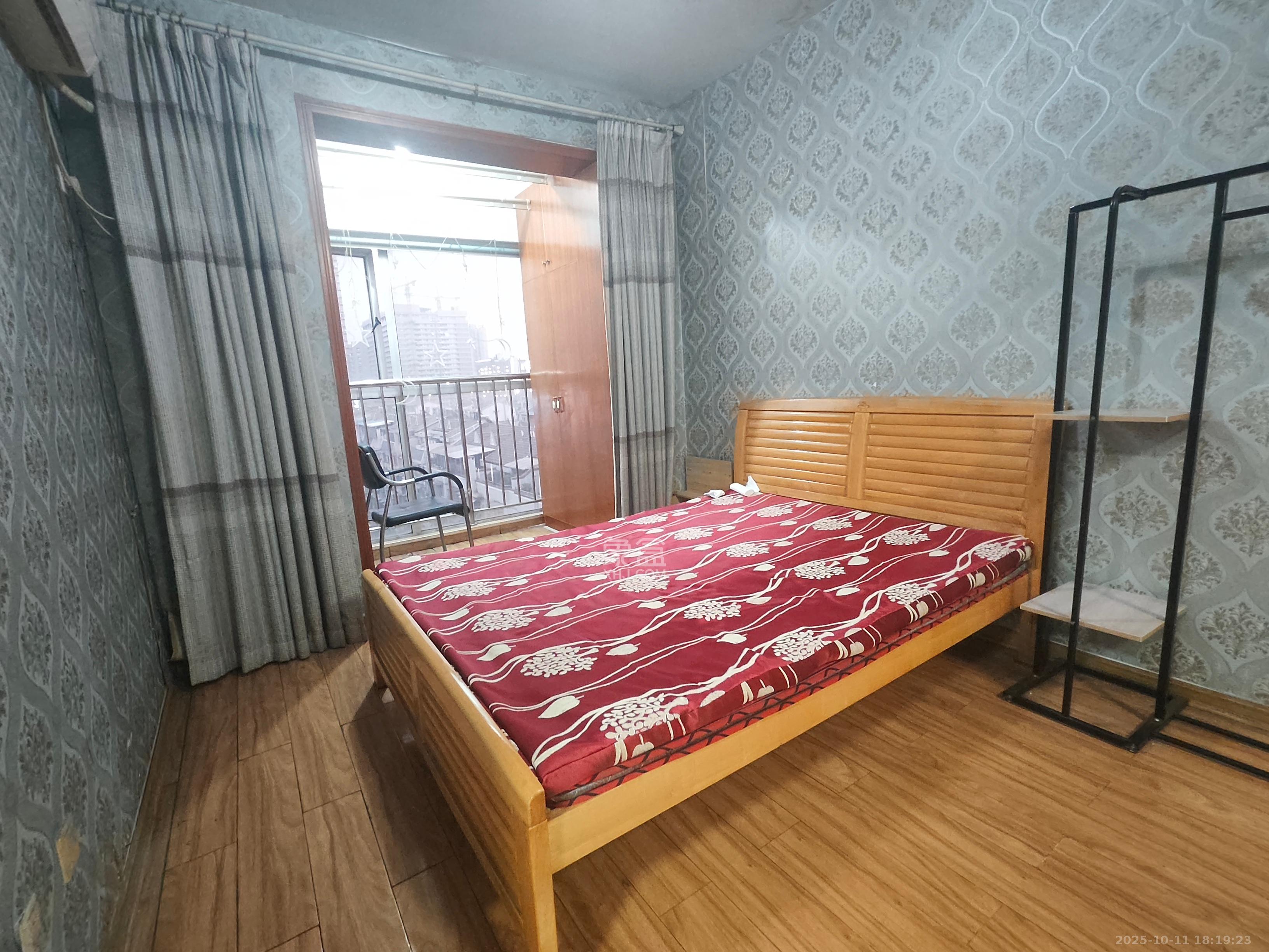 左岸右岸 1室1厅1卫 1500.0元/月 左岸右岸 1室1厅1卫 1500.0元/月室内图