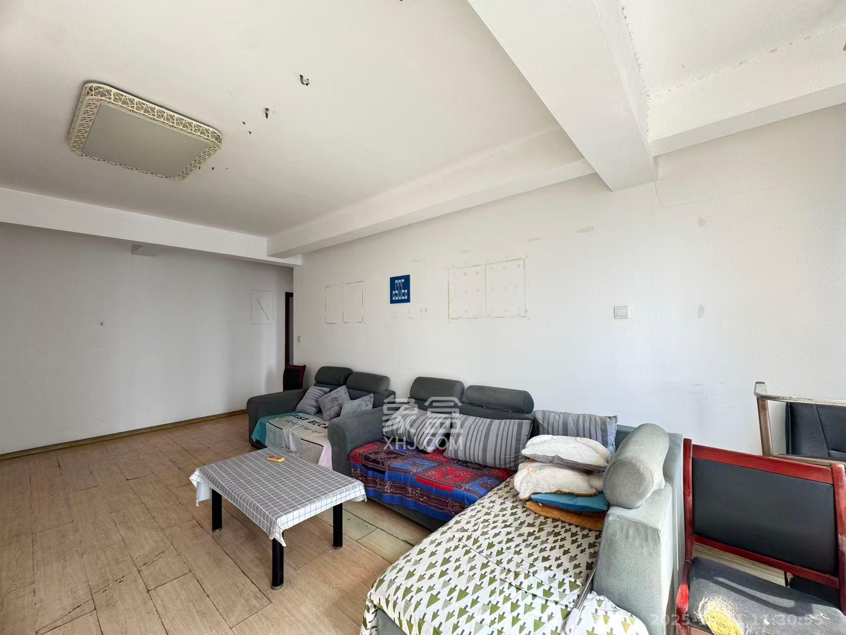 龙王港社区  3室2厅1卫    2500.0元/月室内图