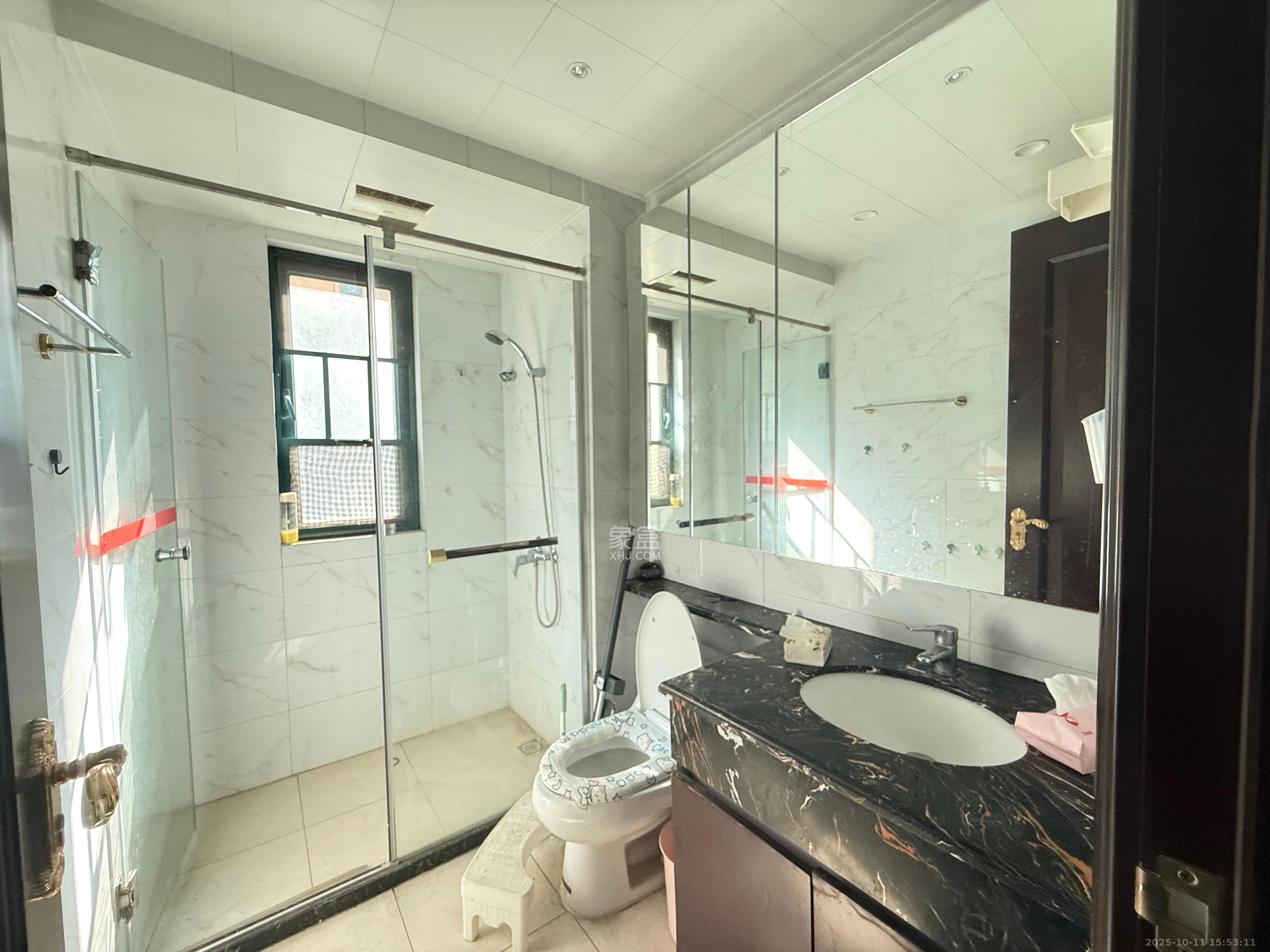 恒大翡翠华庭 3室2厅2卫 2300.0元/月 恒大翡翠华庭 3室2厅2卫 2300.0元/月室内图