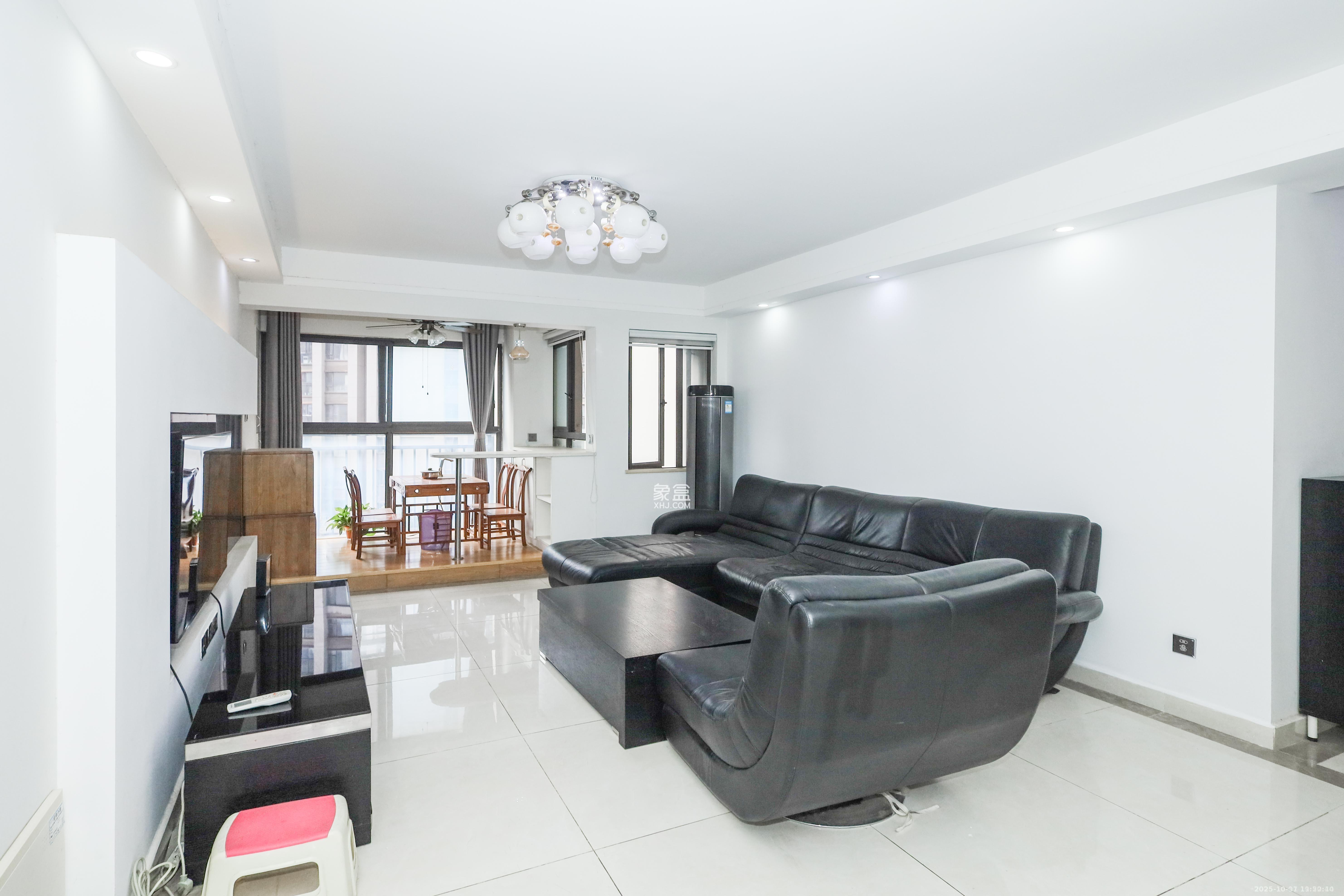 旭辉御府  3室2厅2卫    2400.0元/月 旭辉御府  3室2厅2卫    2400.0元/月室内图