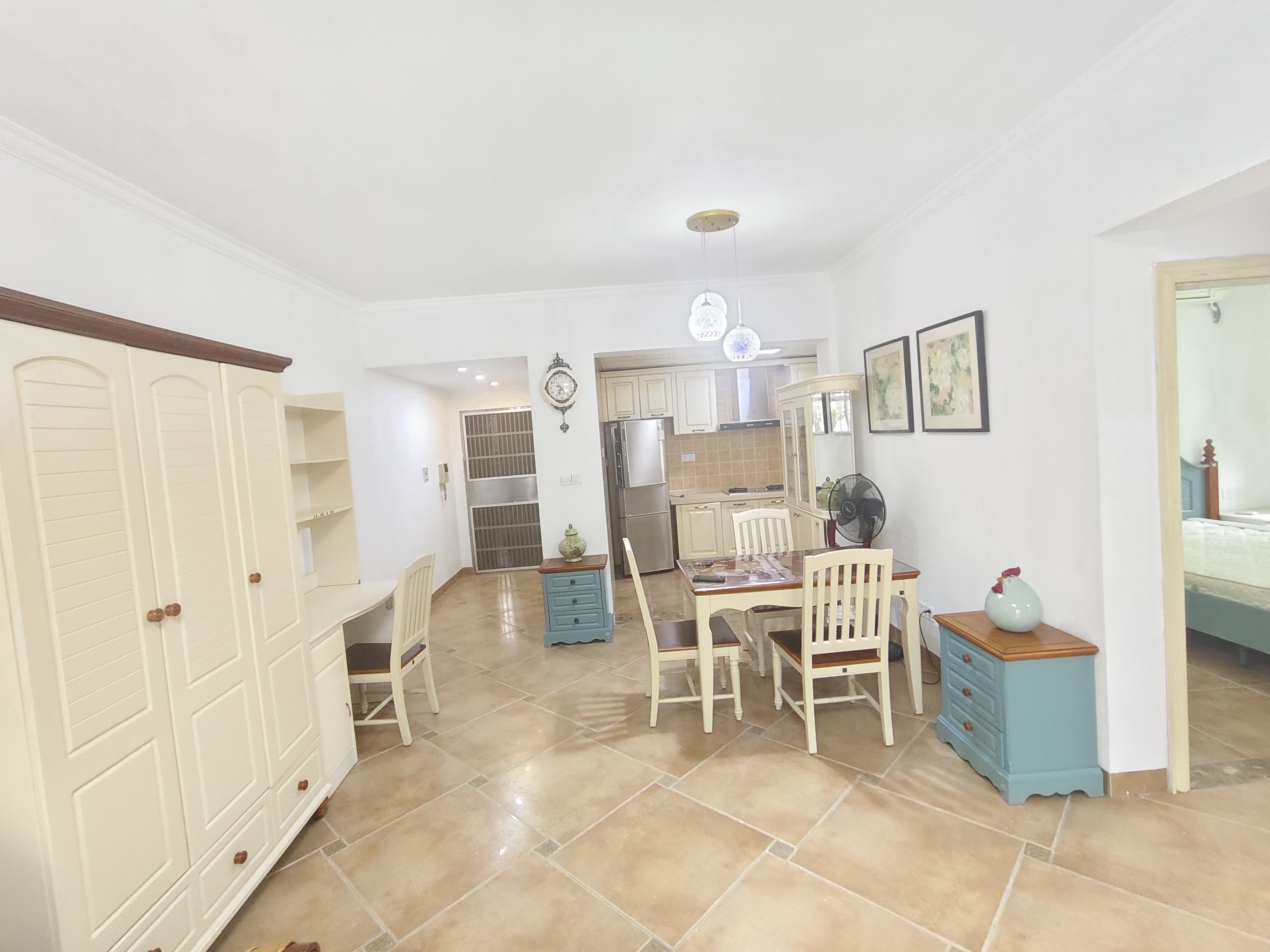 现代花园一期 2室2厅1卫 120.0万 现代花园一期 2室2厅1卫 120.0万客厅