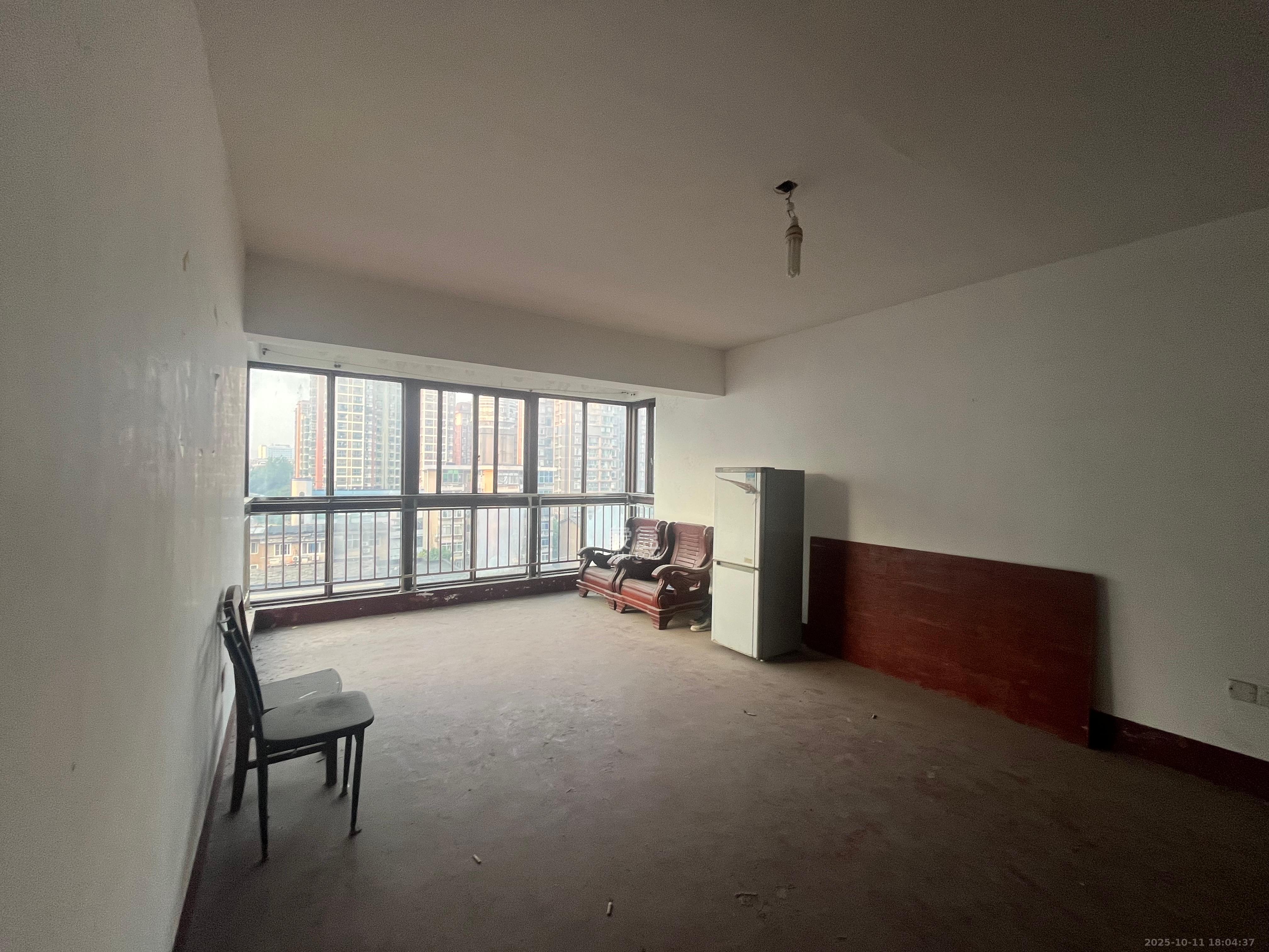 鑫天山水洲城 3室2厅2卫 1600.0元/月 鑫天山水洲城 3室2厅2卫 1600.0元/月室内图