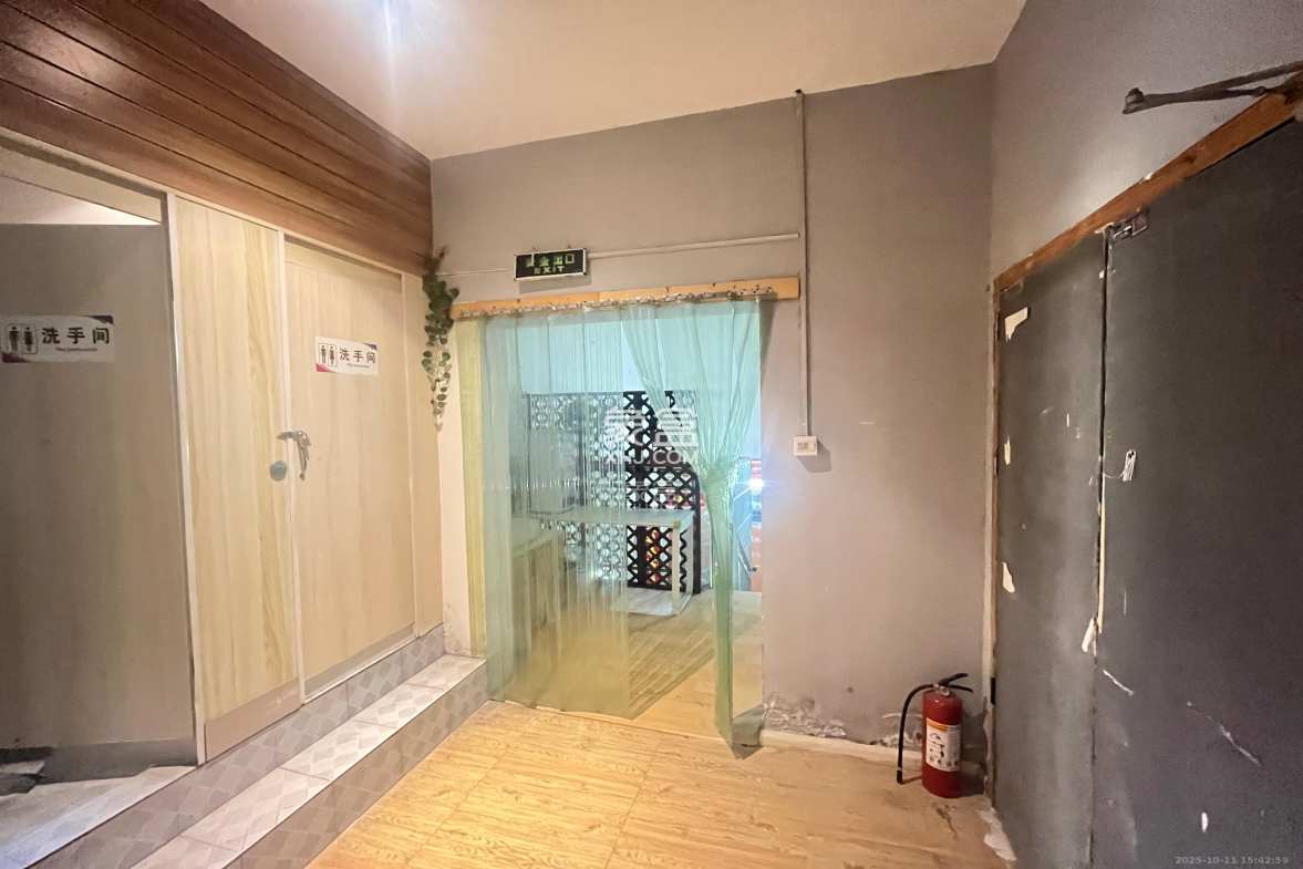 银轩铭誉(四海怡家) 5室1厅1卫 4500.0元/月 银轩铭誉(四海怡家) 5室1厅1卫 4500.0元/月室内图