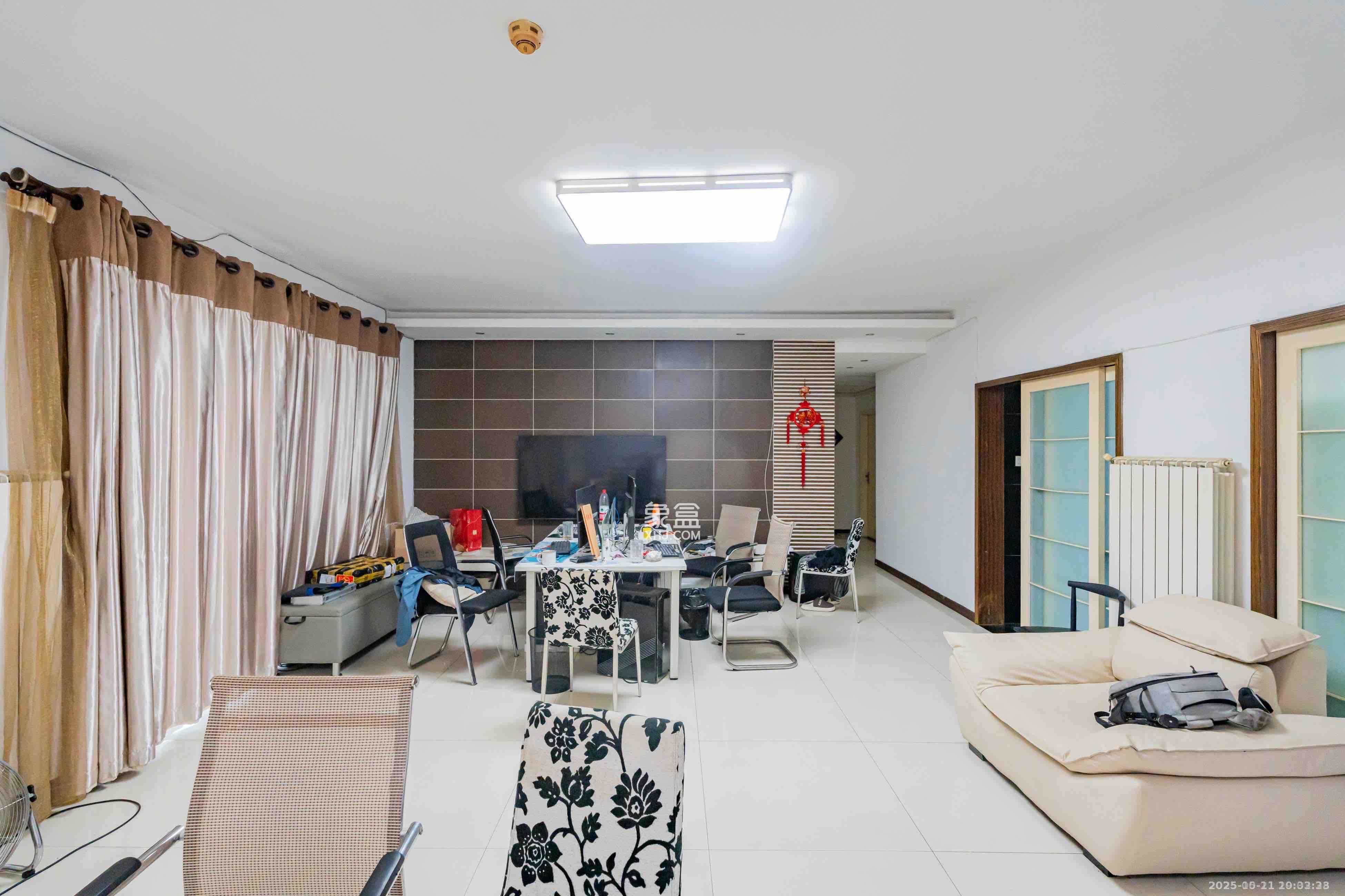 华盛新外滩  4室2厅2卫    5200.0元/月室内图