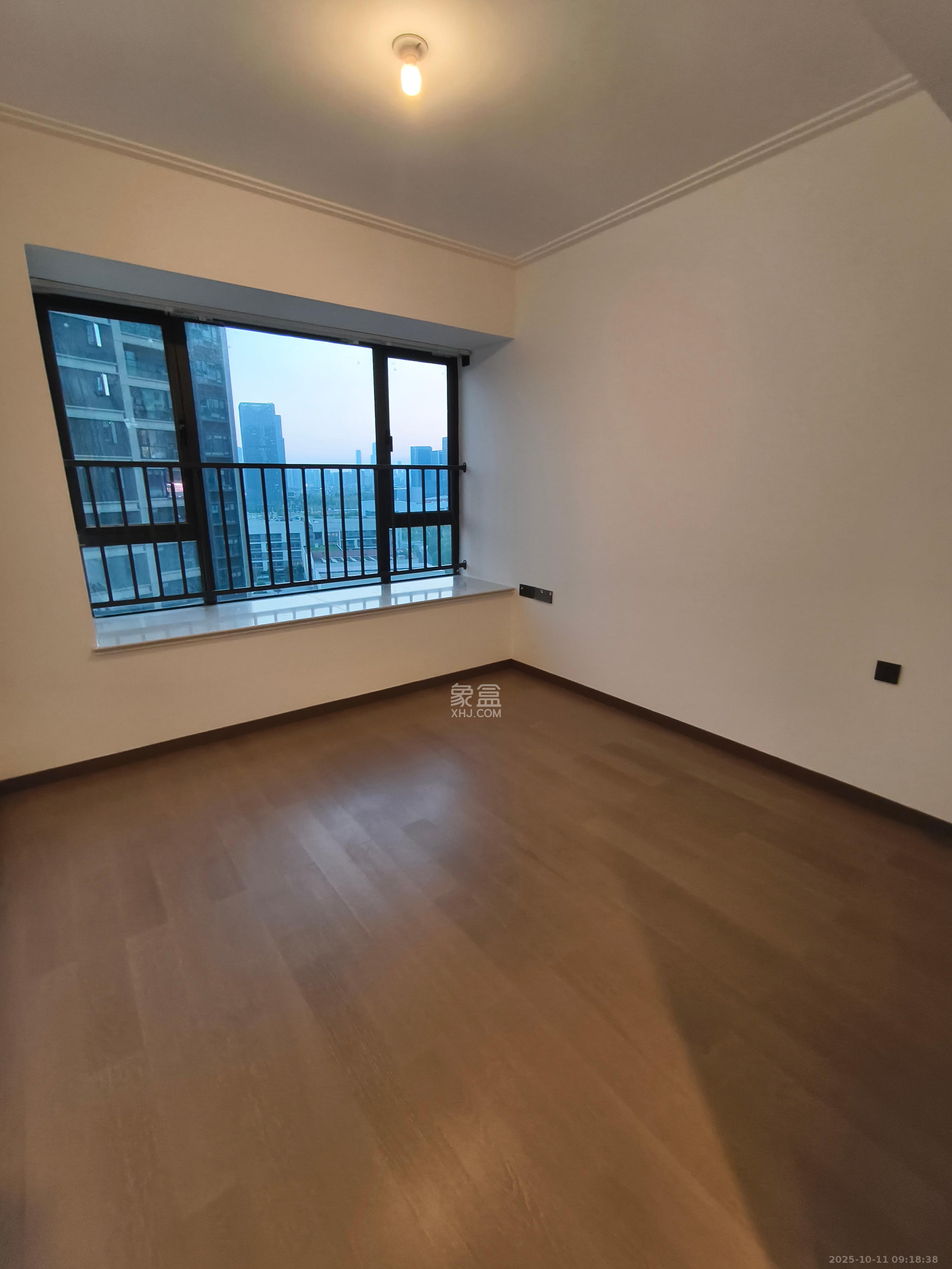 绿地V岛  3室2厅2卫    3500.0元/月 绿地V岛  3室2厅2卫    3500.0元/月室内图