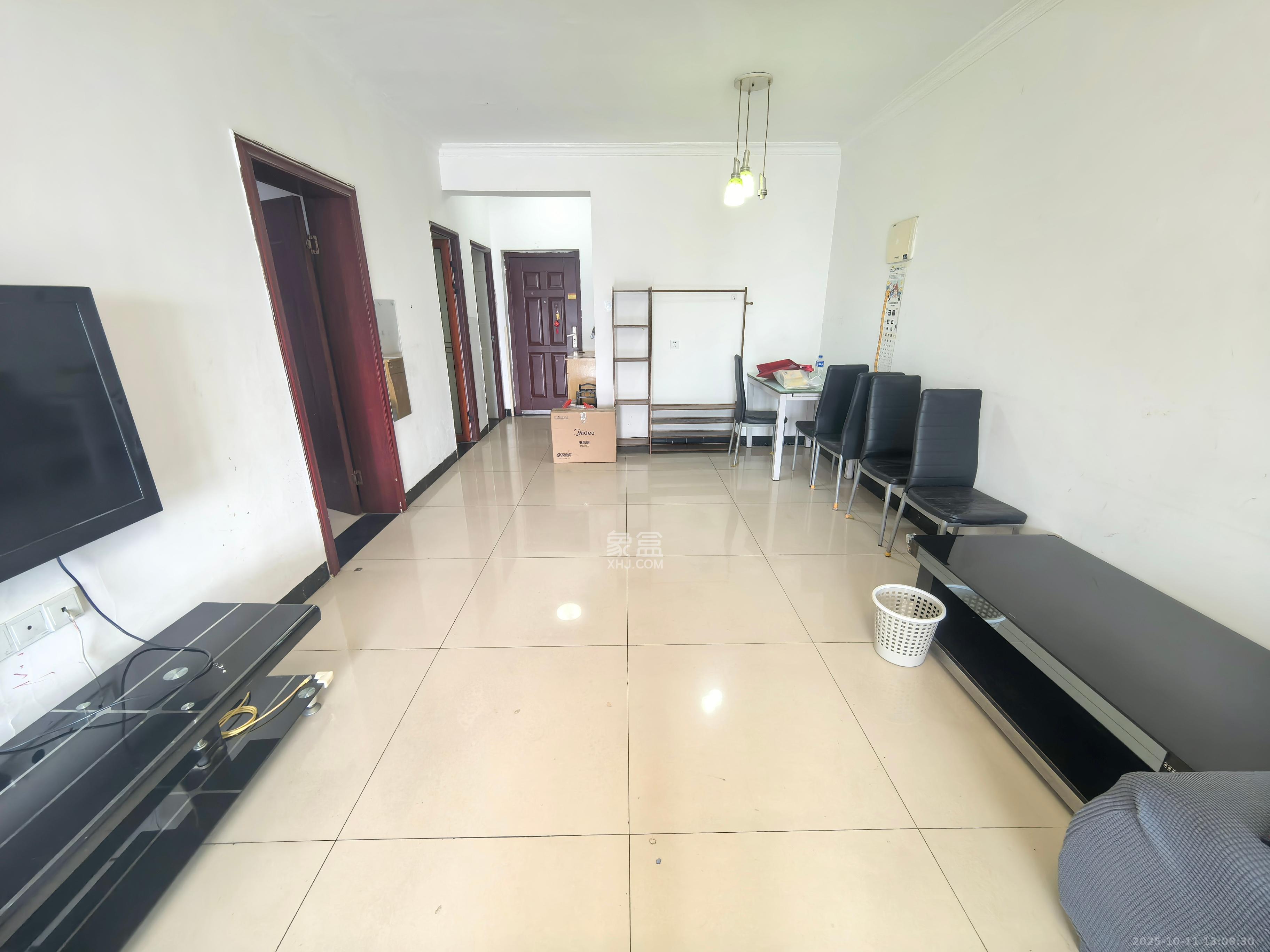 中信凯旋蓝岸（中信新城三期）  3室2厅1卫    1900.0元/月室内图