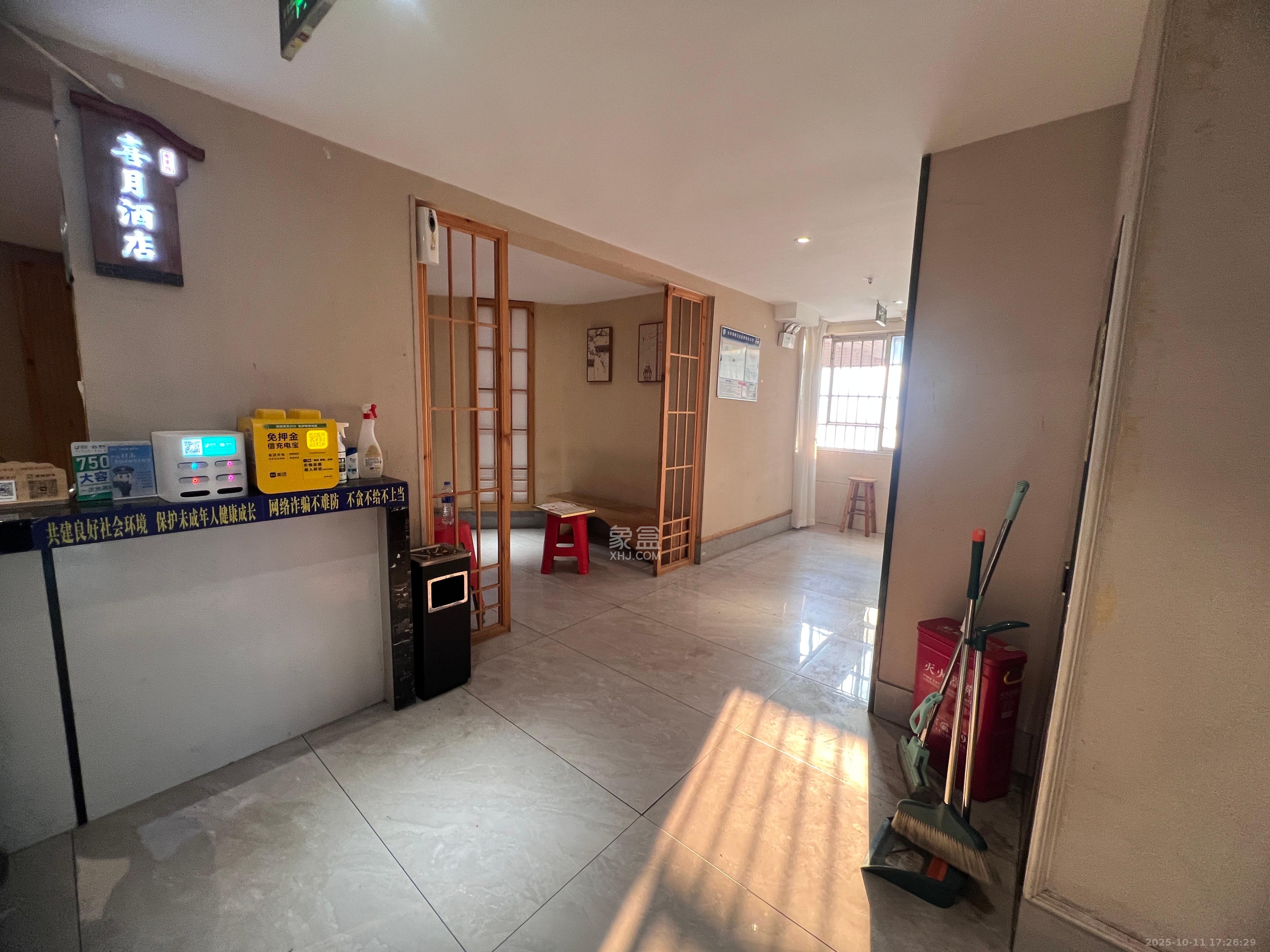 高桥现代商贸城 9室1厅1卫 4000.0元/月 高桥现代商贸城 9室1厅1卫 4000.0元/月室内图