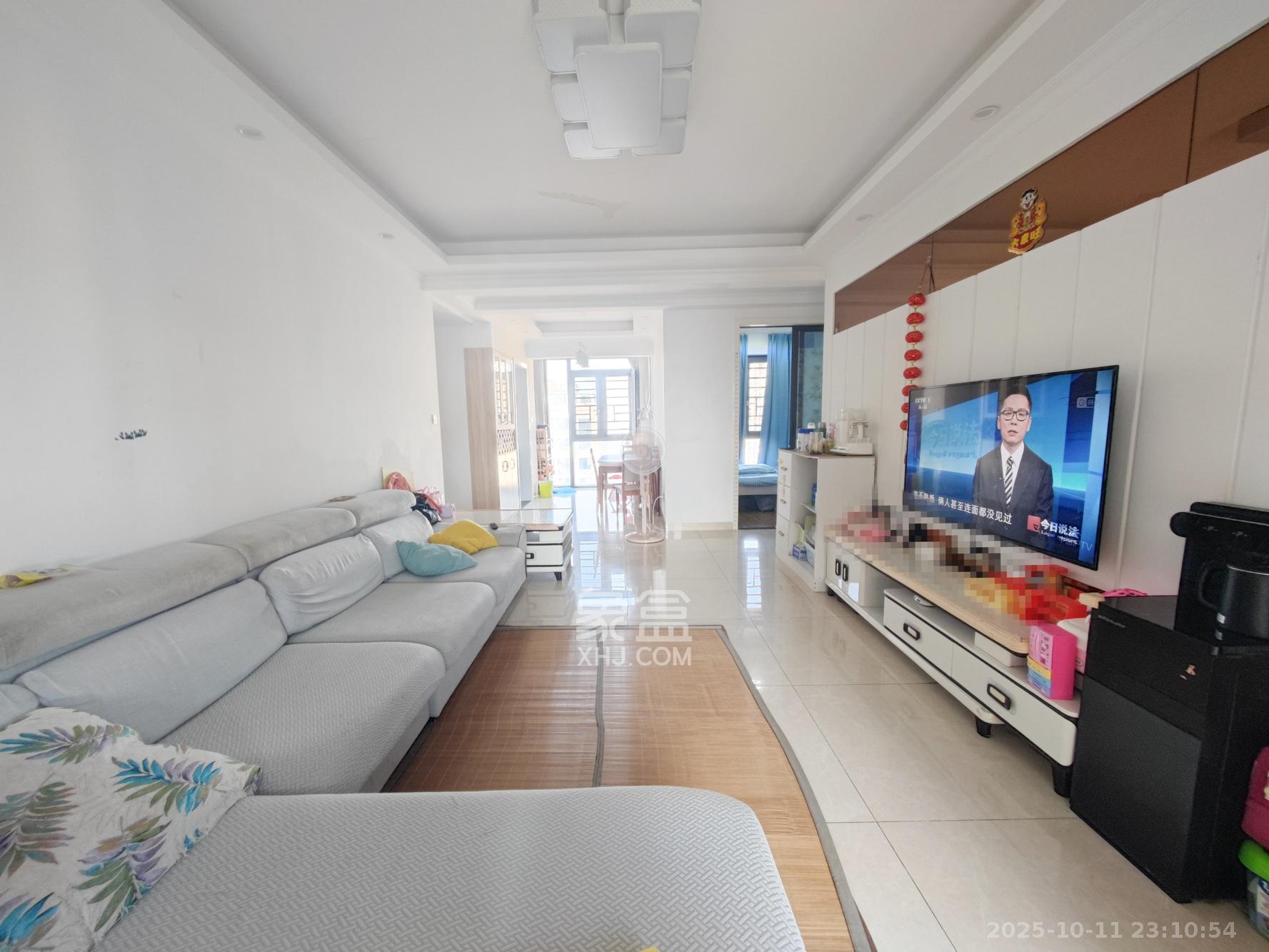 云开壹品樾玺  3室2厅2卫    119.8万 云开壹品樾玺  3室2厅2卫    119.8万客厅