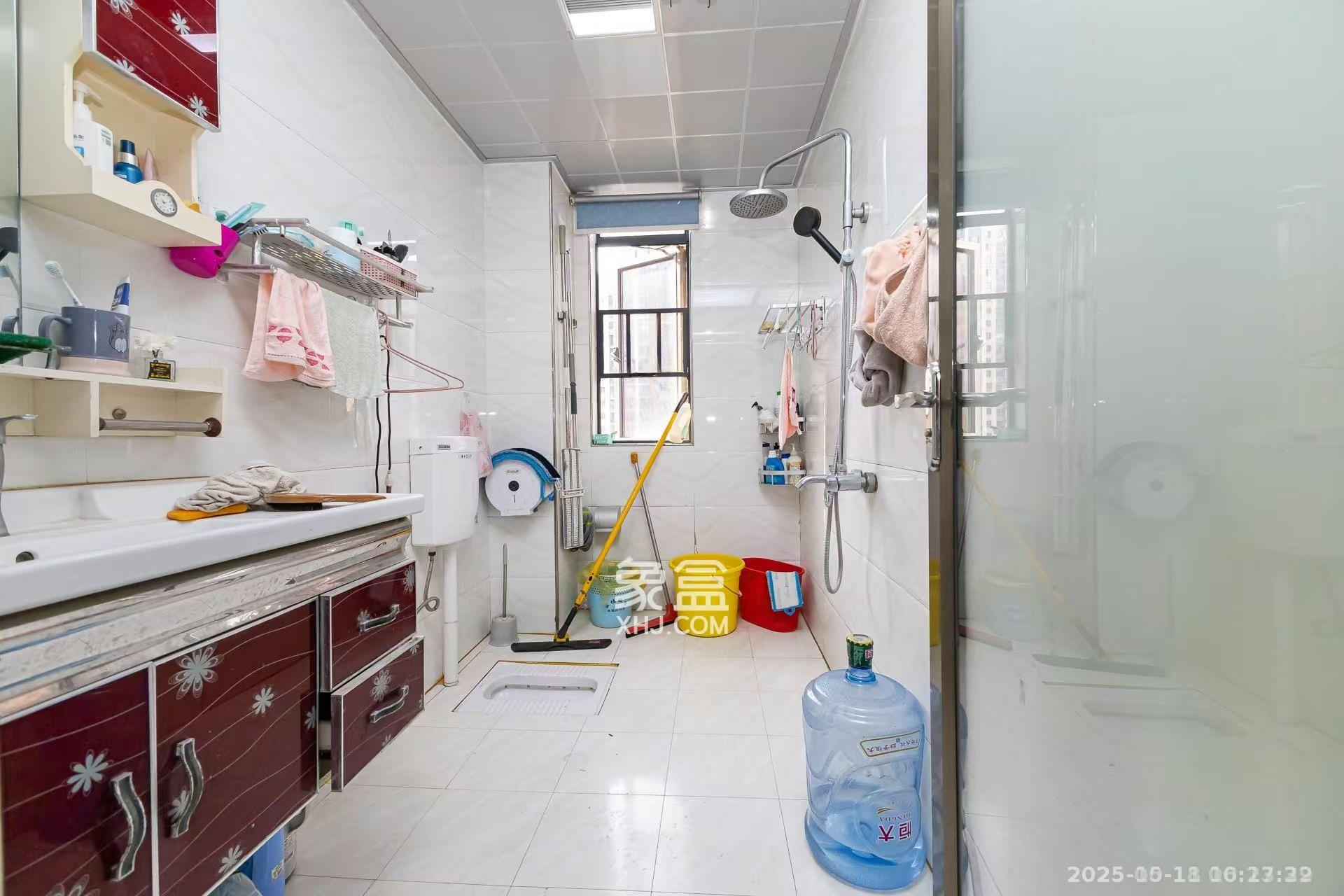 珠江东方明珠(新地东方明珠)三期 4室2厅2卫 2200.0元/月 珠江东方明珠(新地东方明珠)三期 4室2厅2卫 2200.0元/月室内图