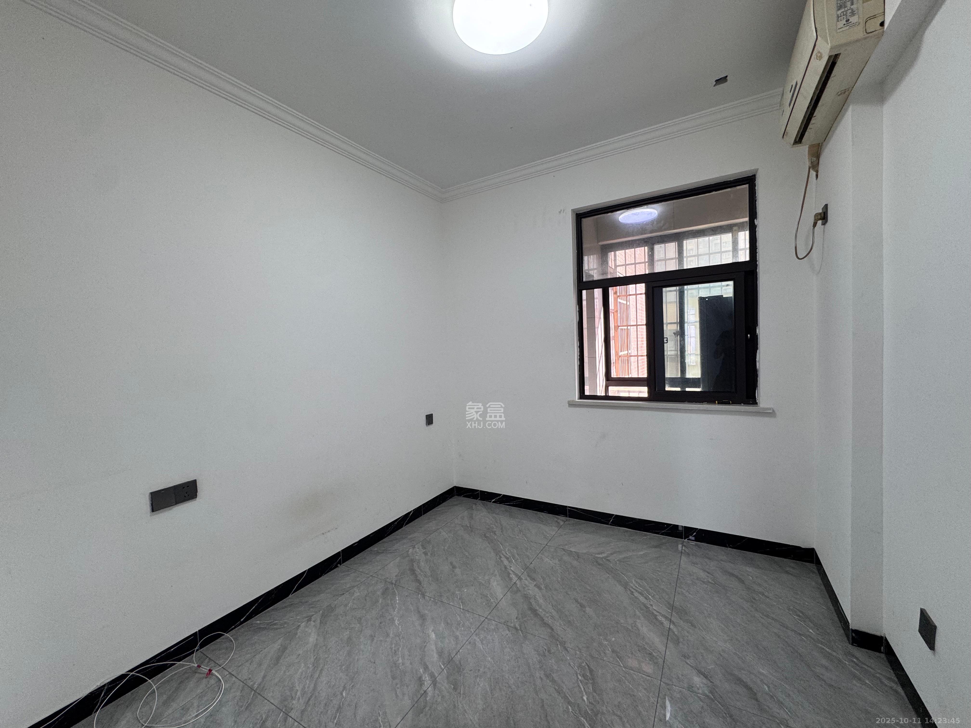 长郡旁牛津街（瑞凯滨江雅苑）  3室2厅1卫    1700.0元/月室内图