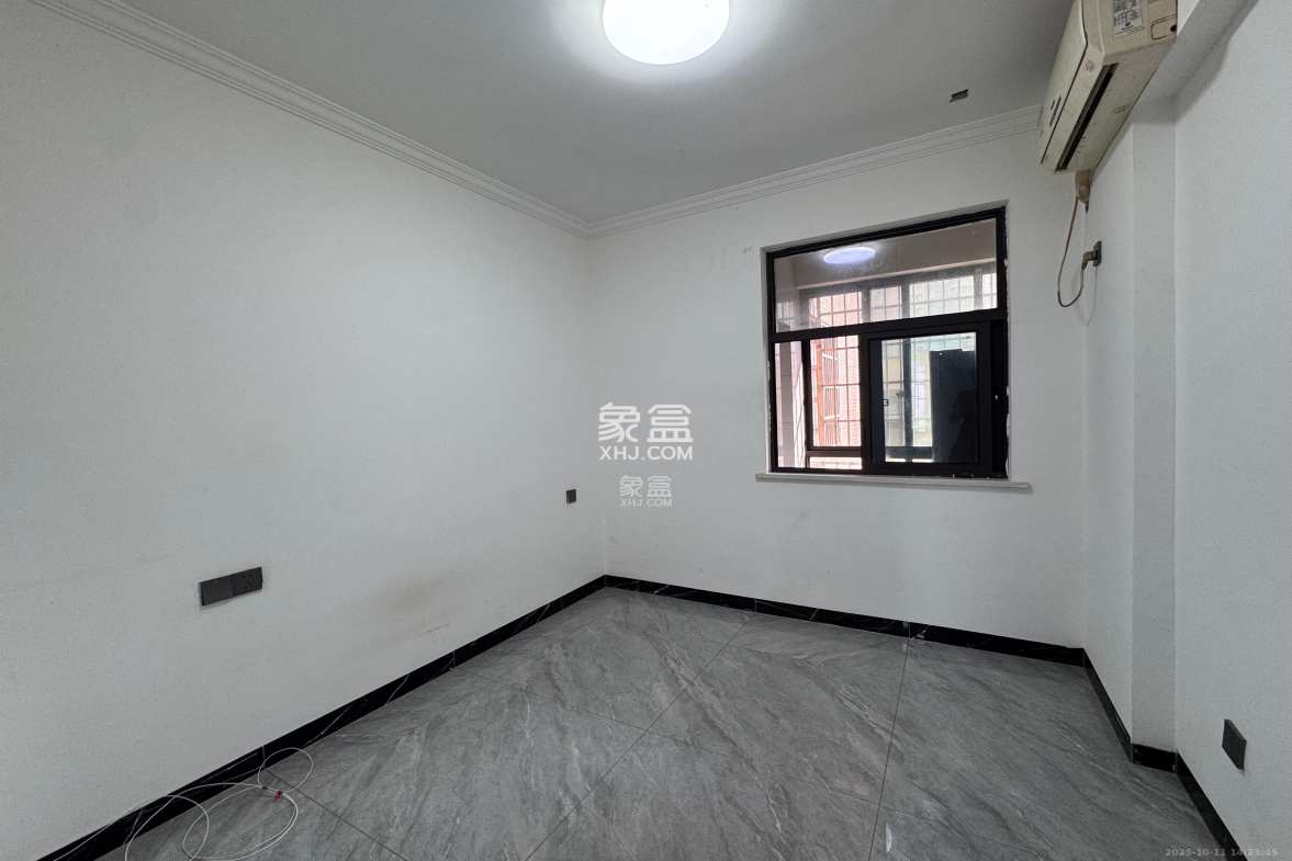 长郡旁牛津街(瑞凯滨江雅苑) 3室2厅1卫 1700.0元/月 长郡旁牛津街(瑞凯滨江雅苑) 3室2厅1卫 1700.0元/月室内图