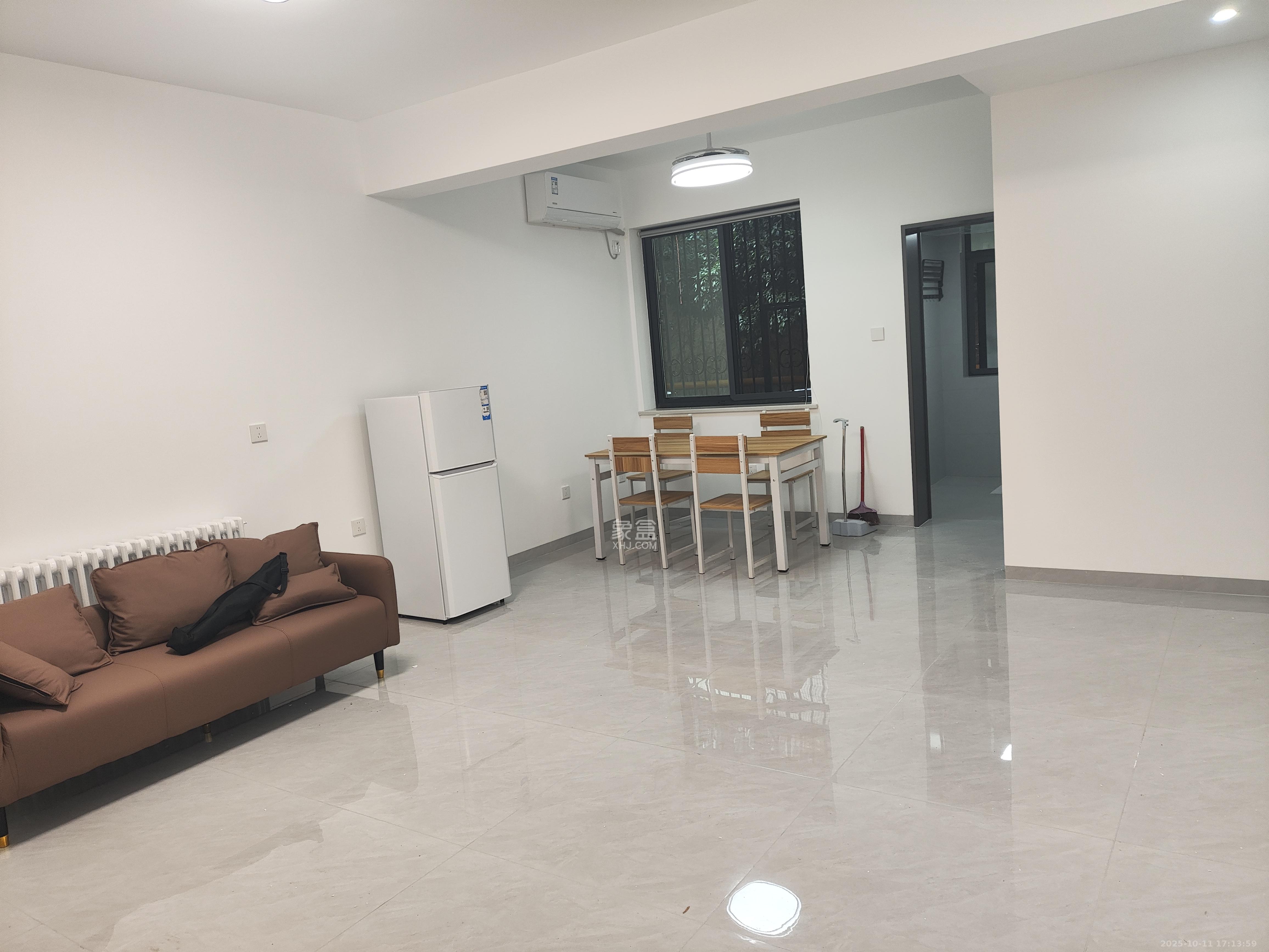 省政府五所 2室2厅1卫 2800.0元/月 省政府五所 2室2厅1卫 2800.0元/月室内图