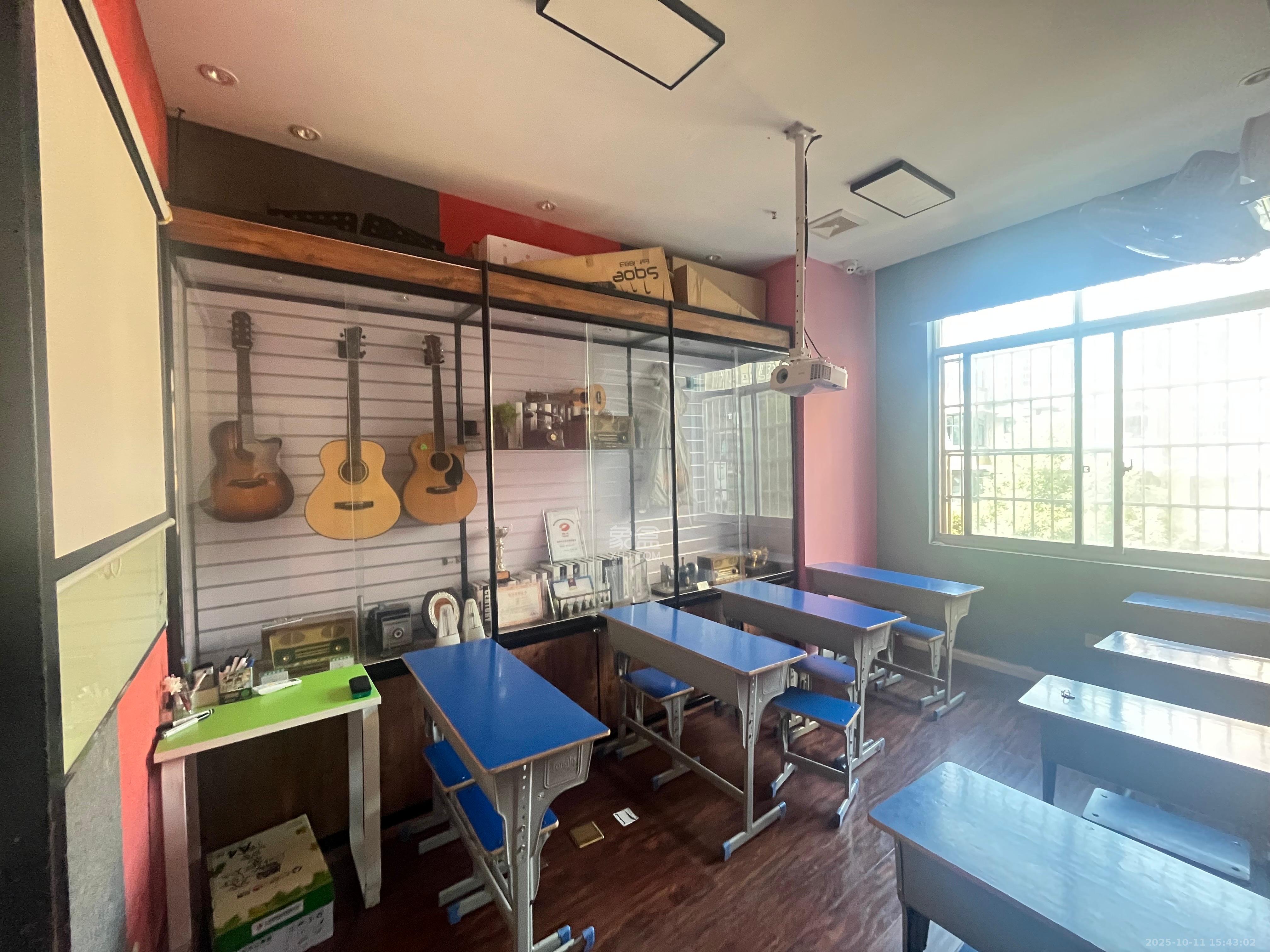 银轩铭誉（四海怡家）  5室1厅1卫    4500.0元/月室内图