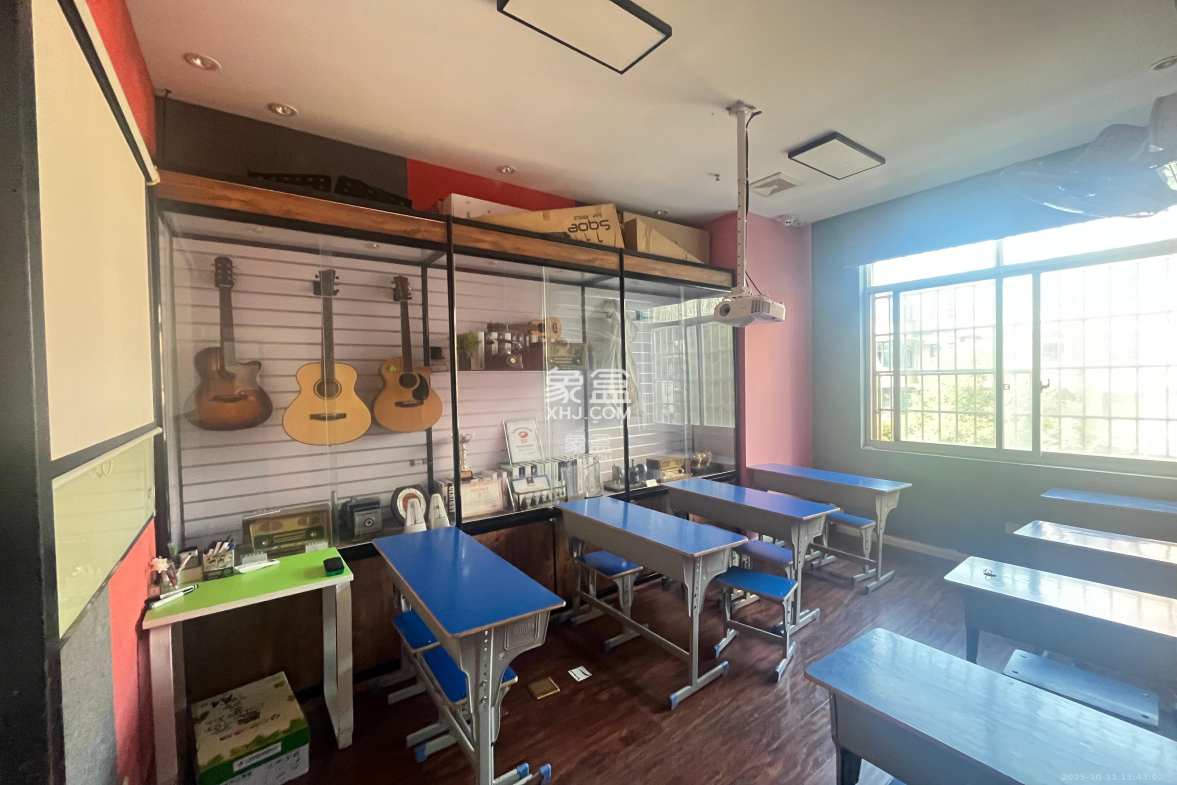 银轩铭誉(四海怡家) 5室1厅1卫 4500.0元/月 银轩铭誉(四海怡家) 5室1厅1卫 4500.0元/月室内图