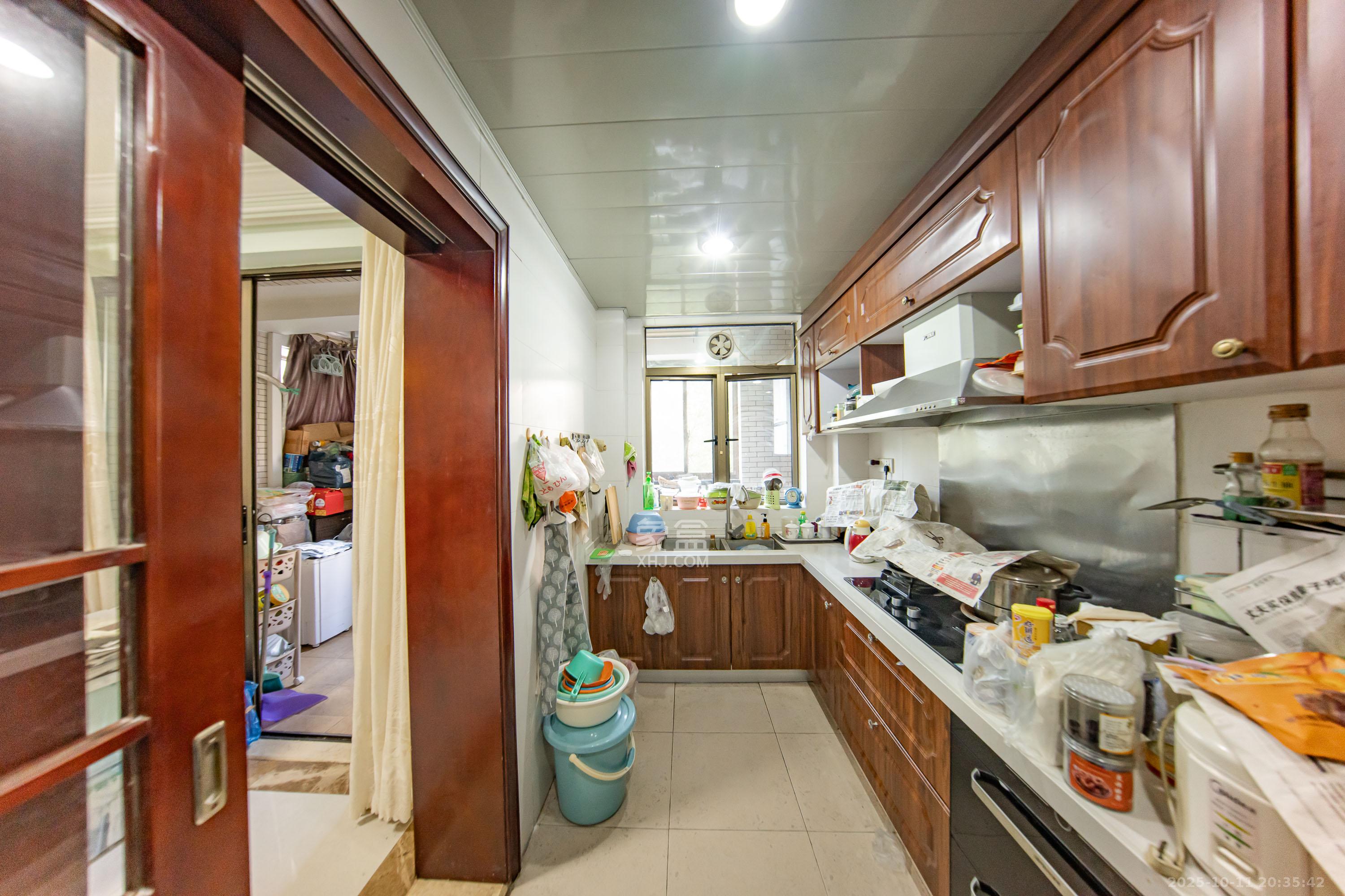 江山帝景雅典  4室2厅2卫    130.0万厨房