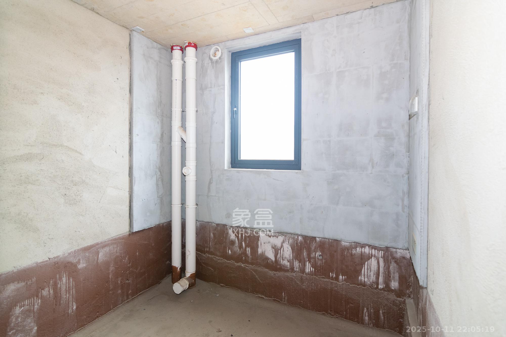 中粮鸿云  4室2厅2卫    80.0万卫生间