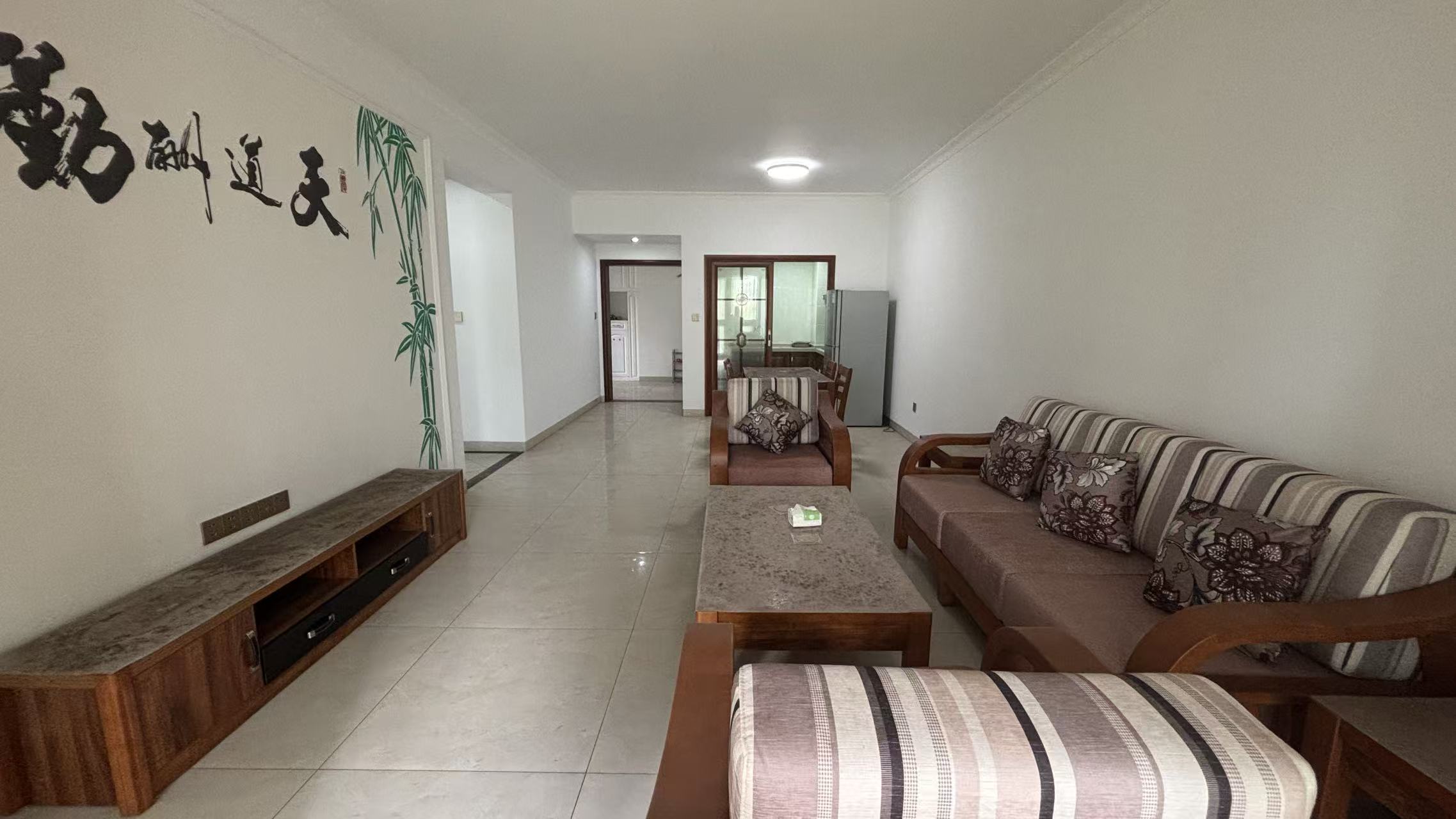 五源河公寓C区  3室2厅2卫    2500.0元/月 五源河公寓C区  3室2厅2卫    2500.0元/月室内图