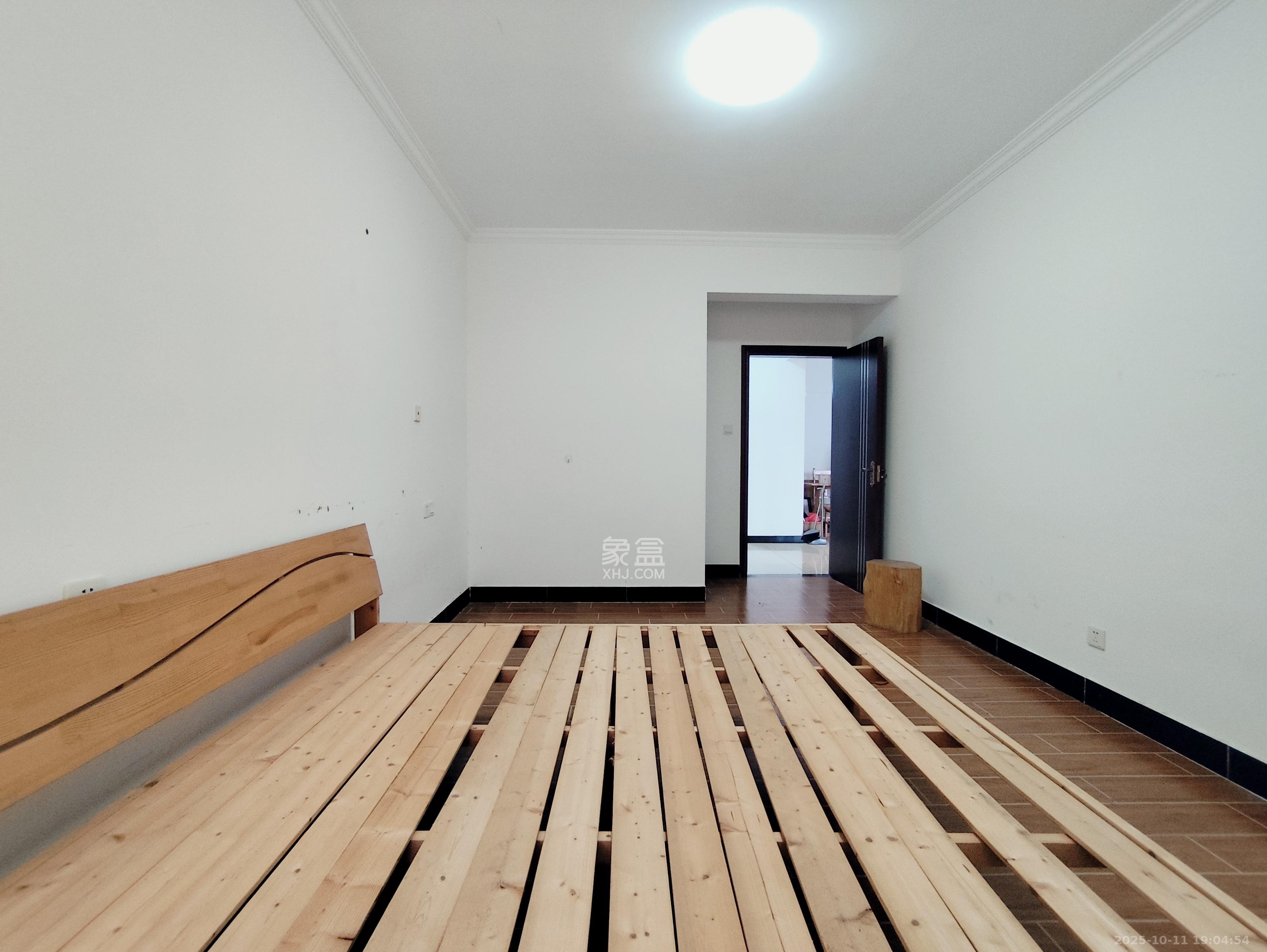 辉宏橄榄城  3室2厅1卫    1700.0元/月 辉宏橄榄城  3室2厅1卫    1700.0元/月室内图