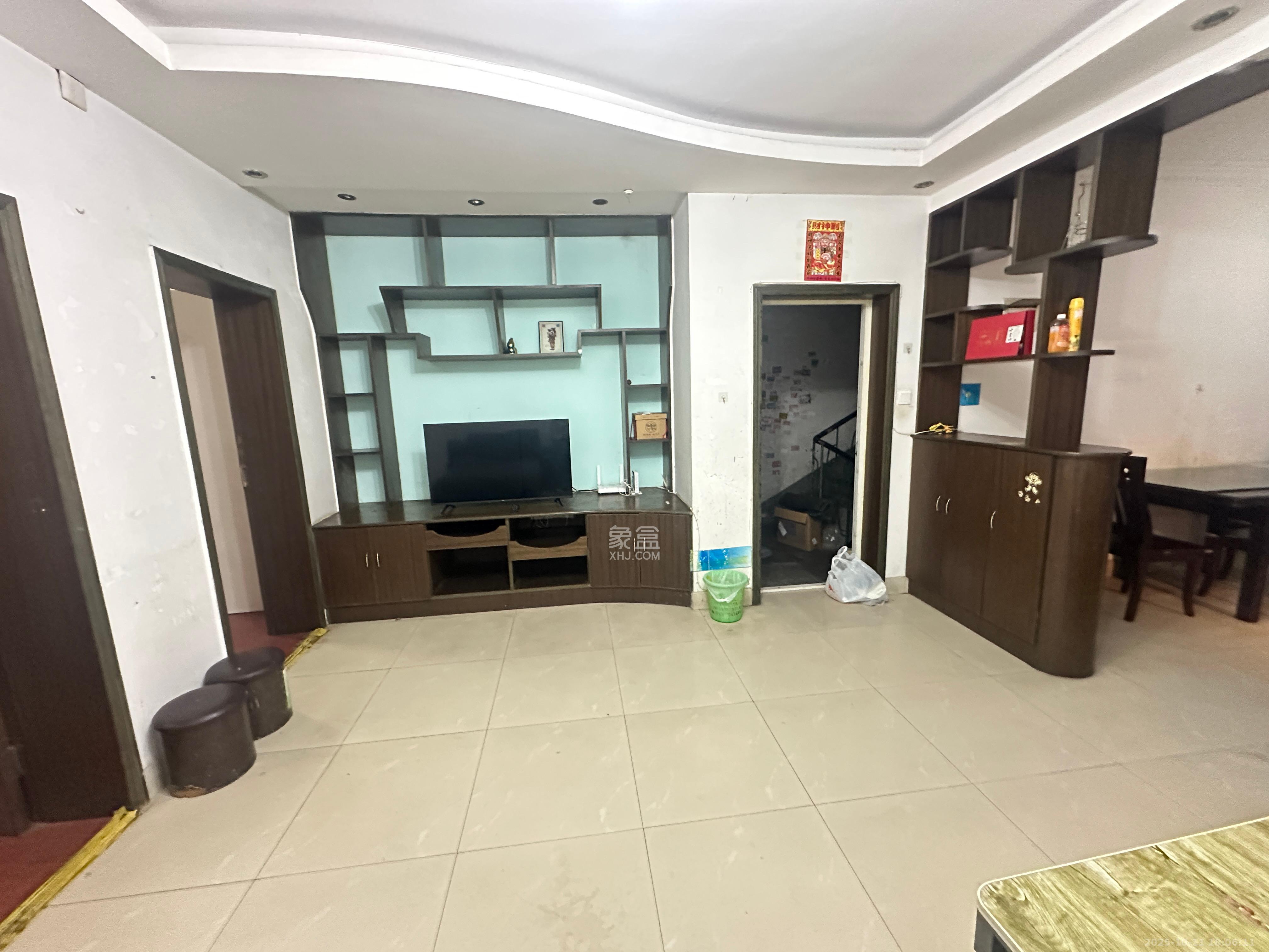 中南汽车世界  2室1厅1卫    1200.0元/月室内图