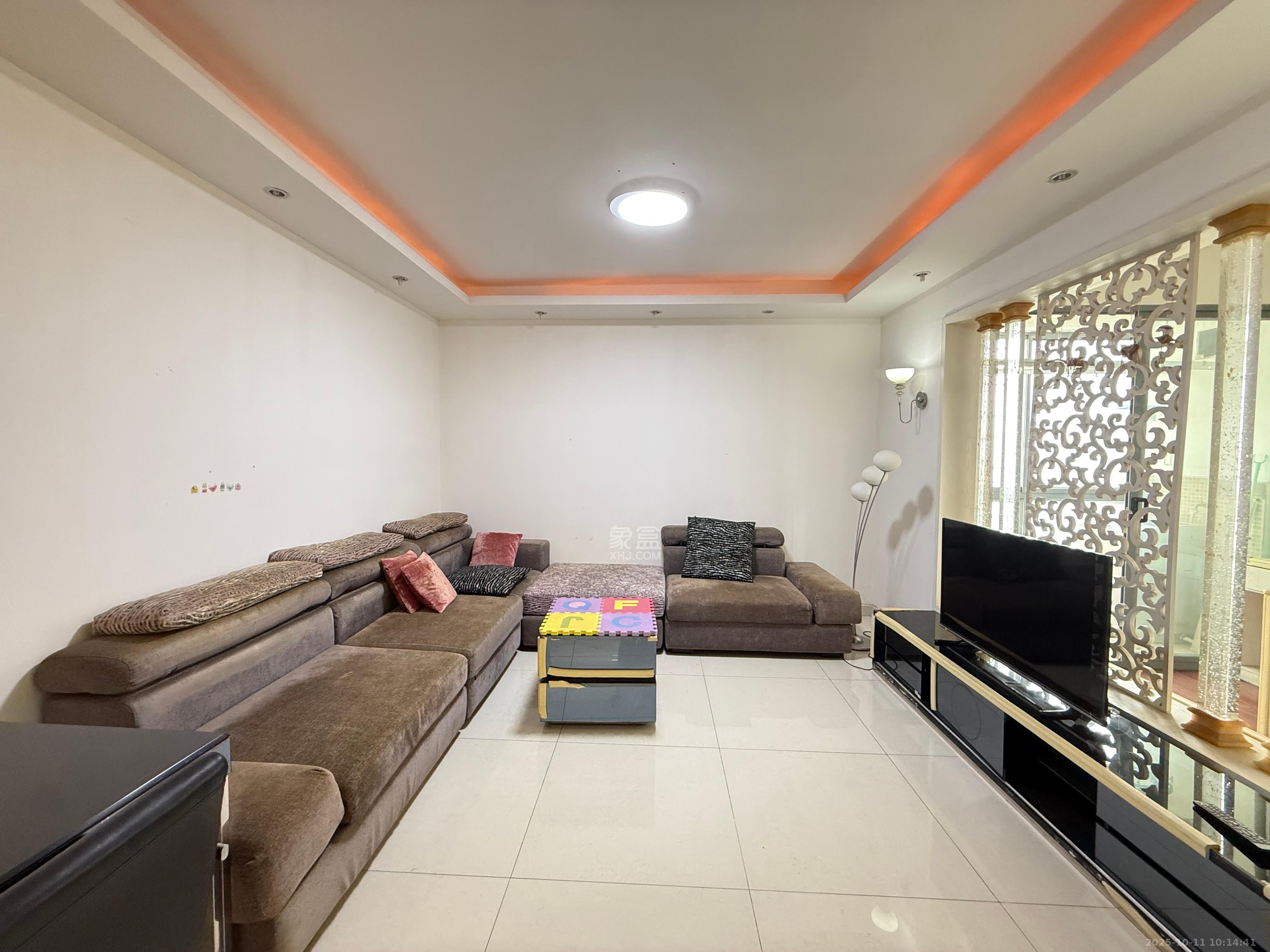 滨江君悦香邸  3室2厅2卫    2600.0元/月 滨江君悦香邸  3室2厅2卫    2600.0元/月室内图