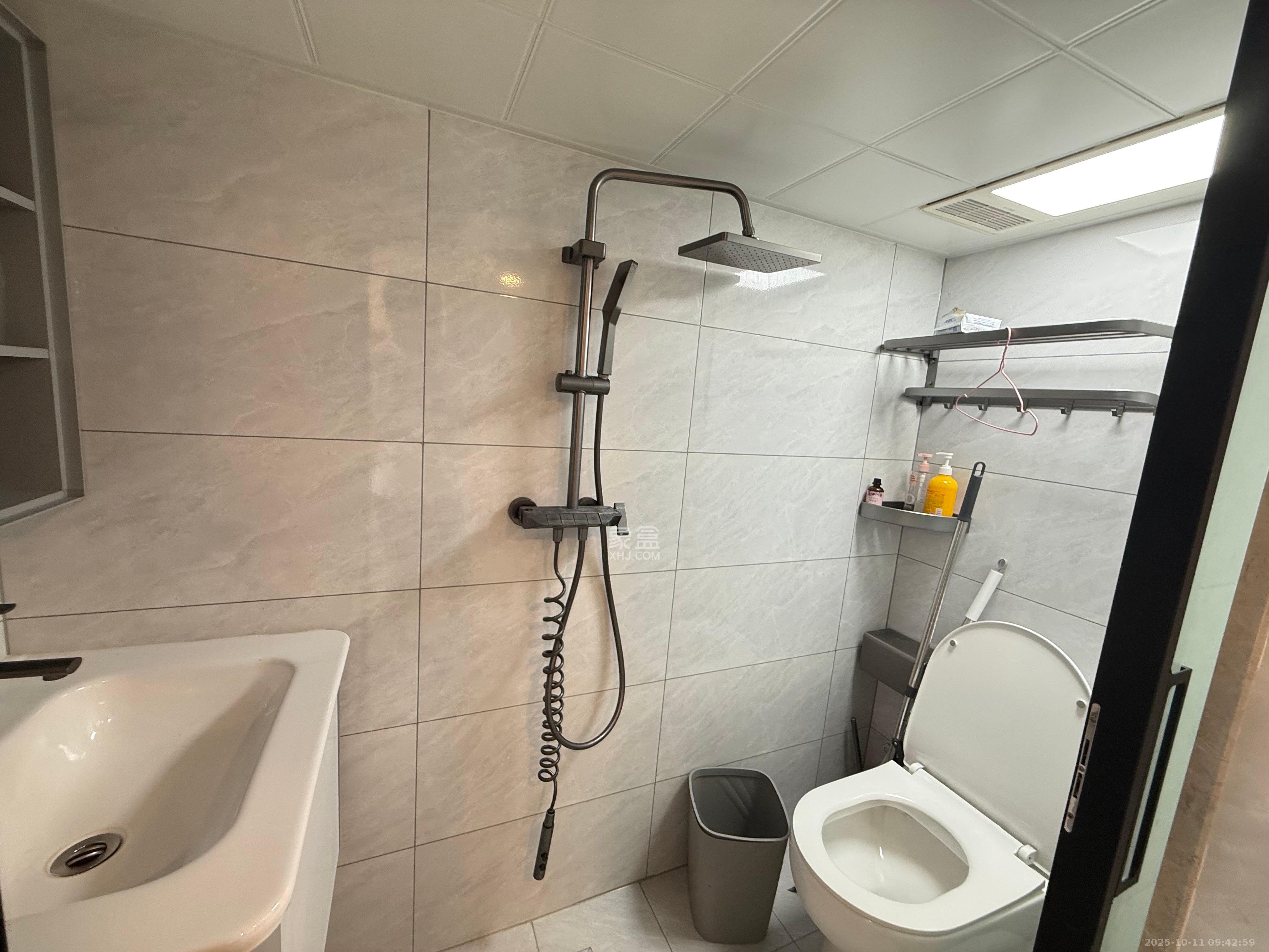 保利天禧EF区  1室1厅1卫    1800.0元/月室内图