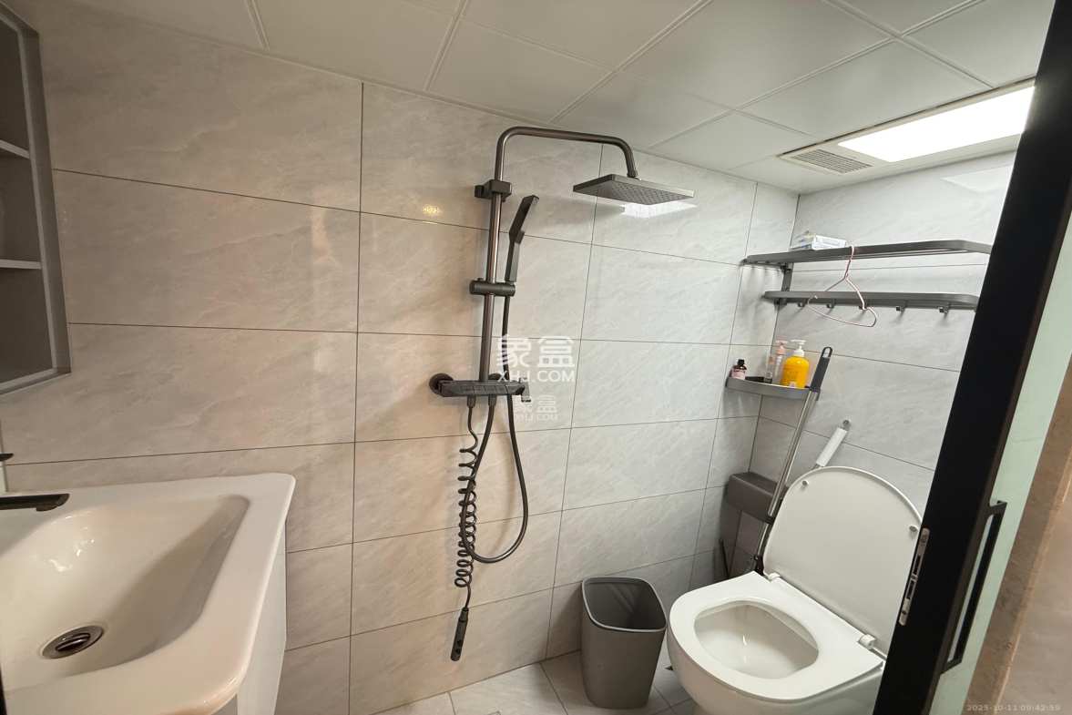 保利天禧EF区 1室1厅1卫 1800.0元/月 保利天禧EF区 1室1厅1卫 1800.0元/月室内图