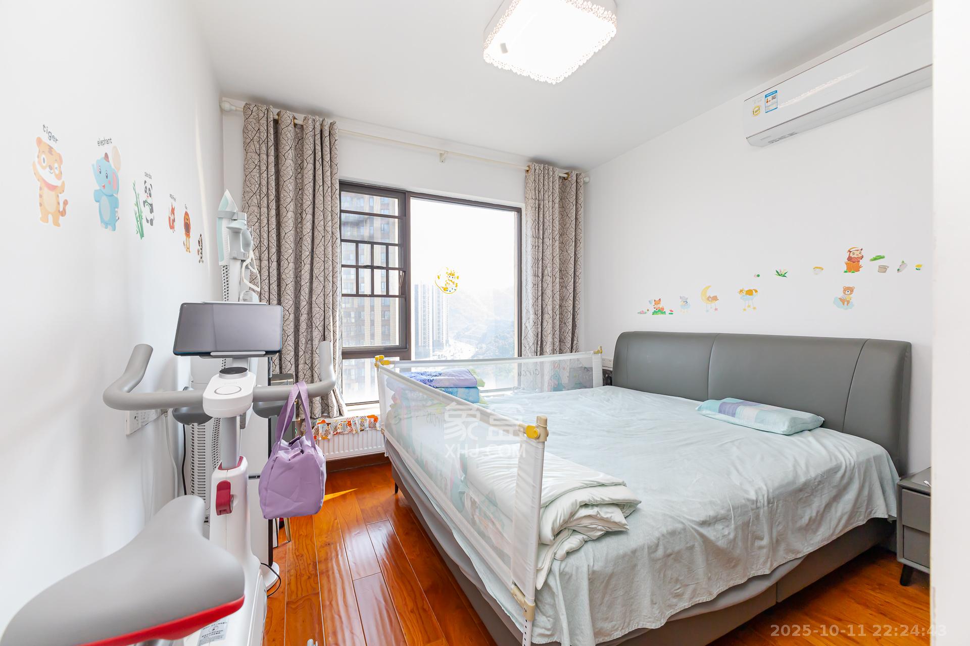 龙湖湘风原著（龙湖湘风星城）  4室2厅2卫    80.0万卧室