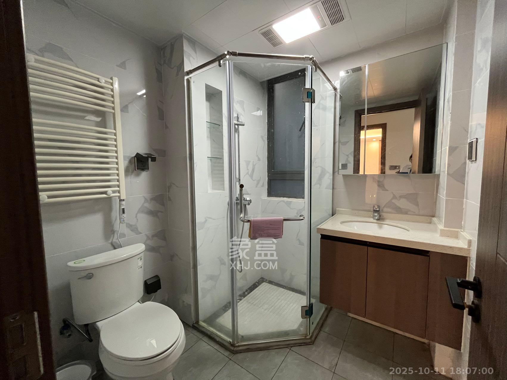 绿地V岛  3室2厅2卫    3500.0元/月 绿地V岛  3室2厅2卫    3500.0元/月室内图