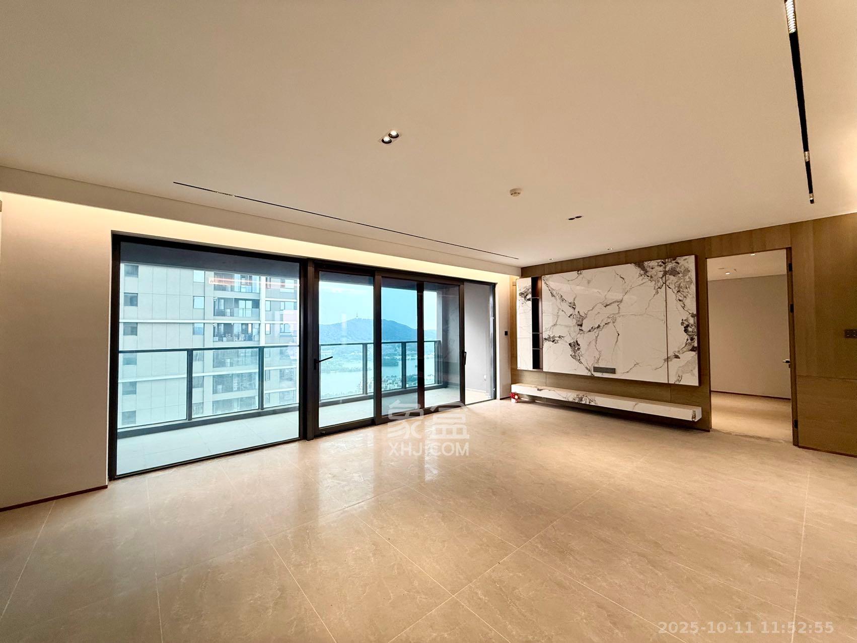 长沙悦府（华润万象城）  3室2厅3卫    14000.0元/月室内图