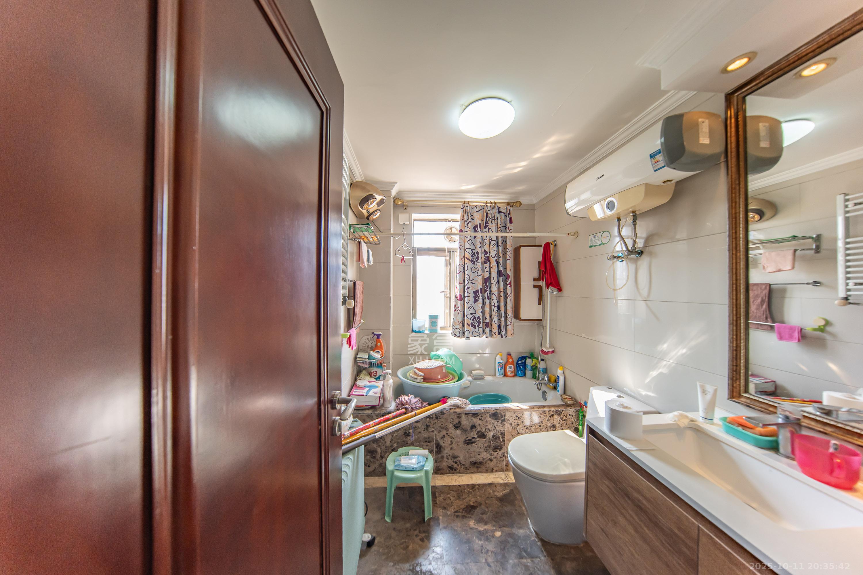 江山帝景雅典  4室2厅2卫    130.0万卫生间