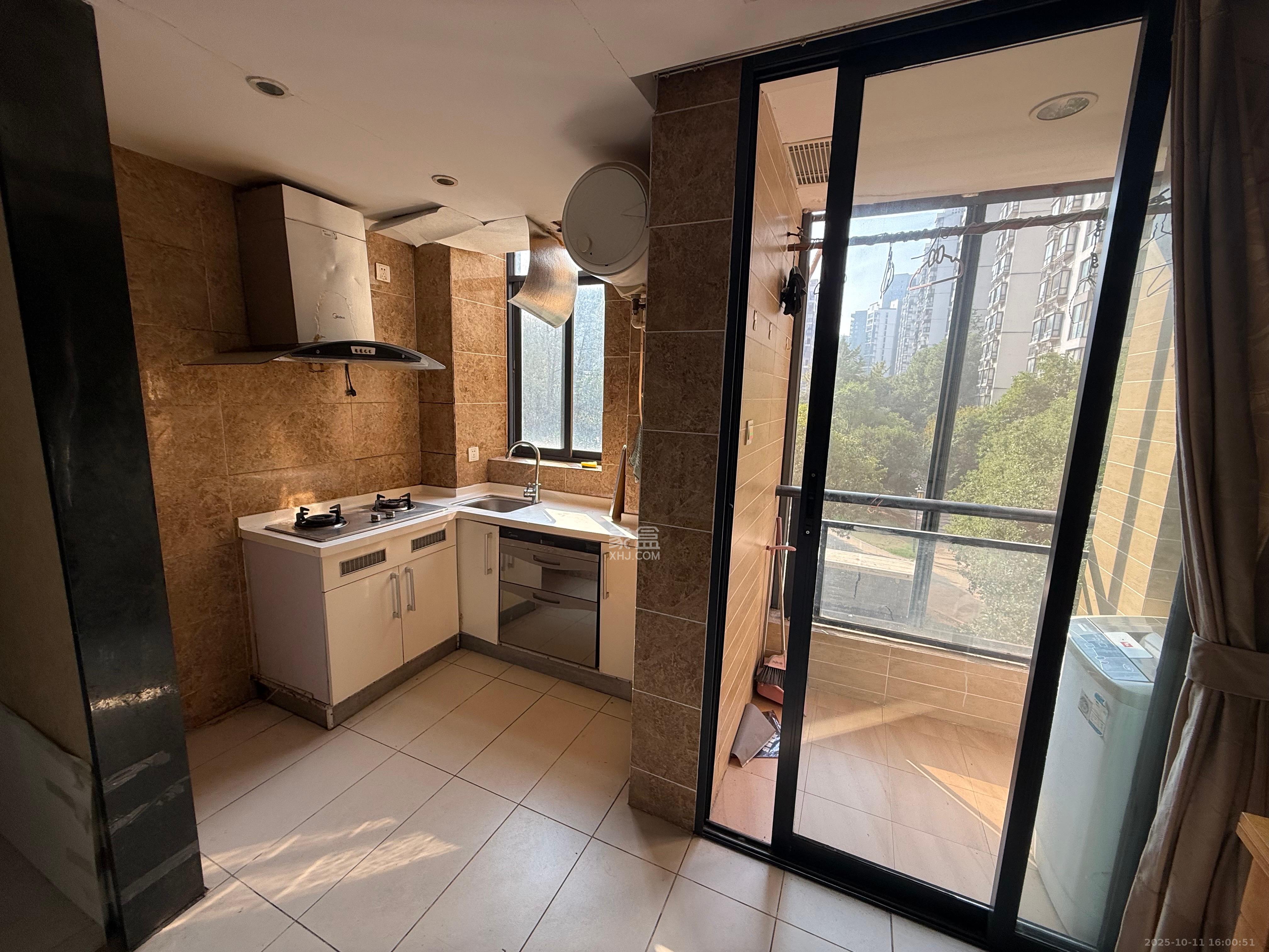 钱隆学府一、二期  1室1厅1卫    1400.0元/月 钱隆学府一、二期  1室1厅1卫    1400.0元/月室内图