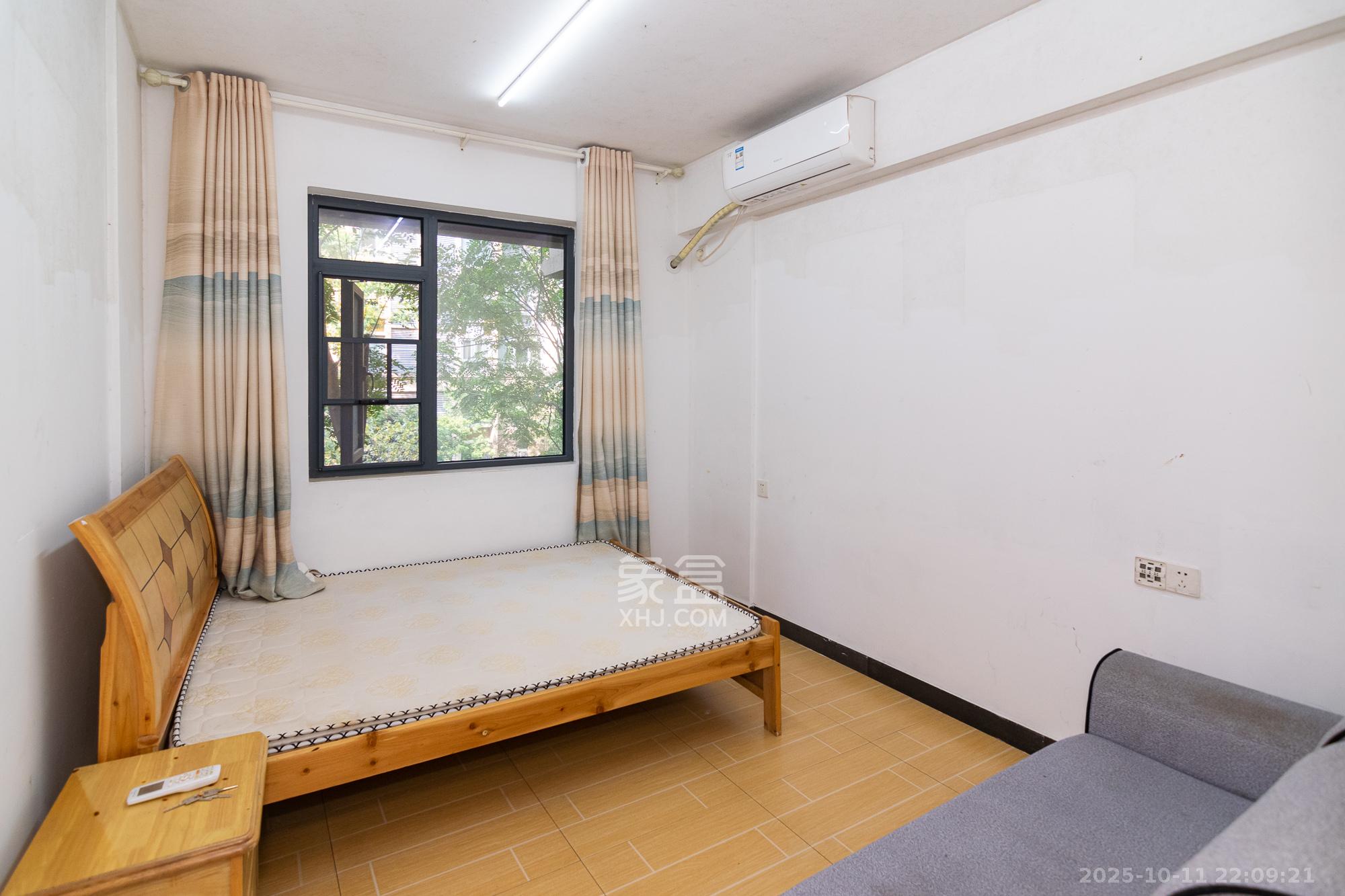 澳海谷山府  5室2厅2卫    80.0万卧室