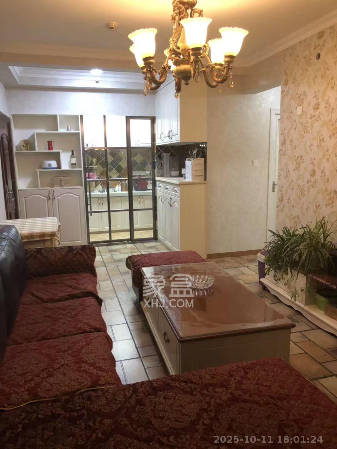 长房半岛蓝湾（观山月）  2室1厅1卫    1800.0元/月室内图1