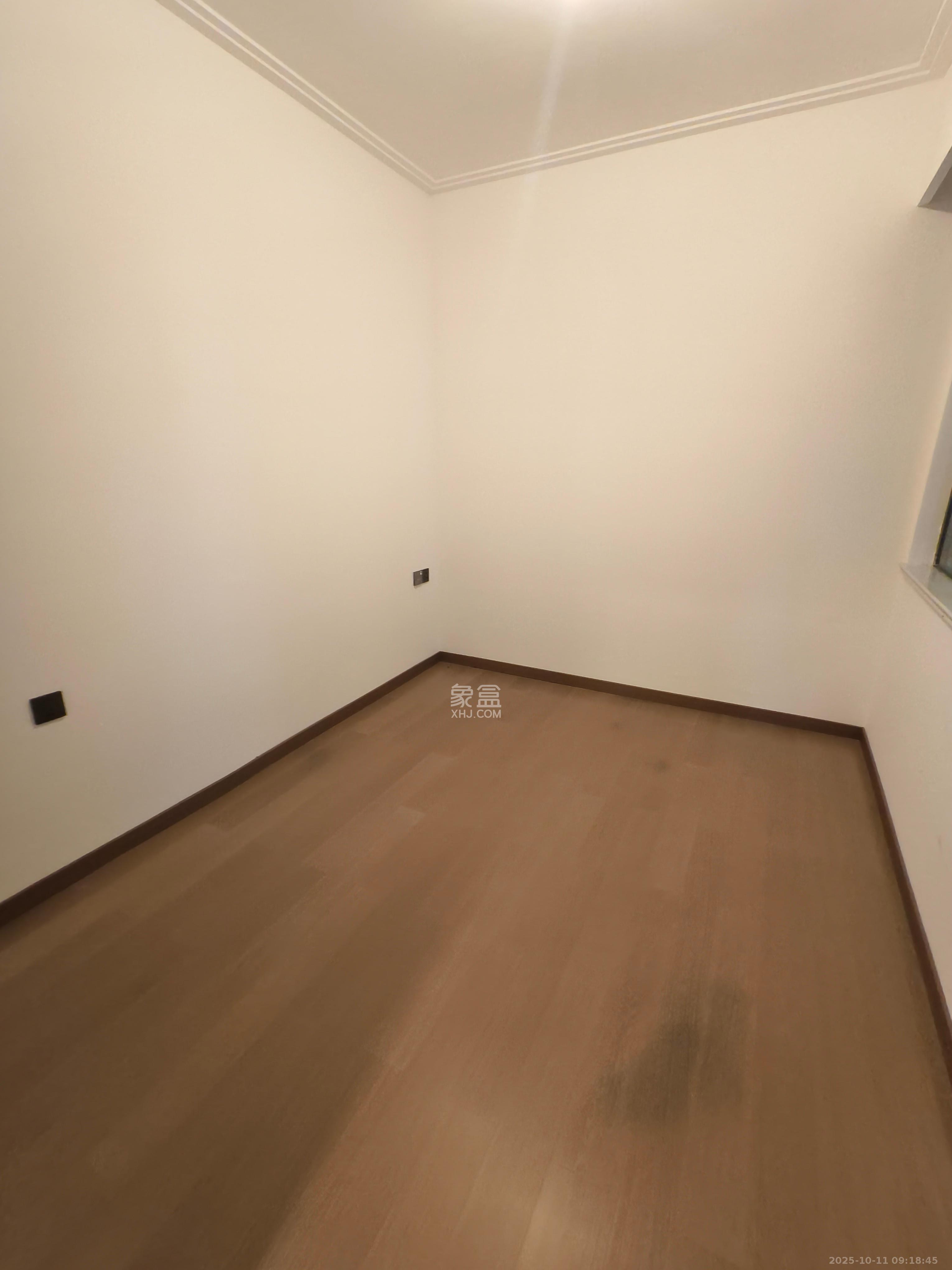 绿地V岛  3室2厅2卫    3500.0元/月 绿地V岛  3室2厅2卫    3500.0元/月室内图