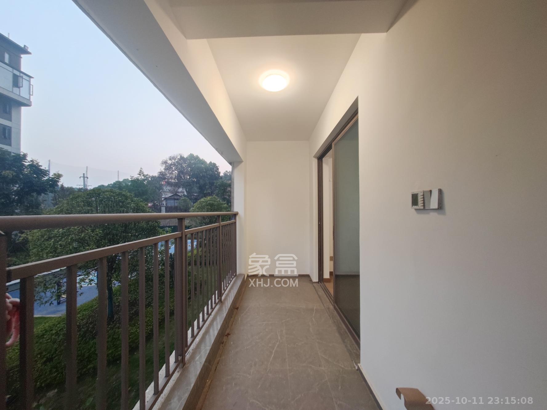 弘阳阳光城天宸府 4室2厅2卫 185.0万 弘阳阳光城天宸府 4室2厅2卫 185.0万阳台