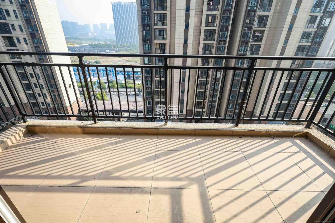 碧桂园荟隽棠 4室2厅2卫 141.0万 碧桂园荟隽棠 4室2厅2卫 141.0万阳台