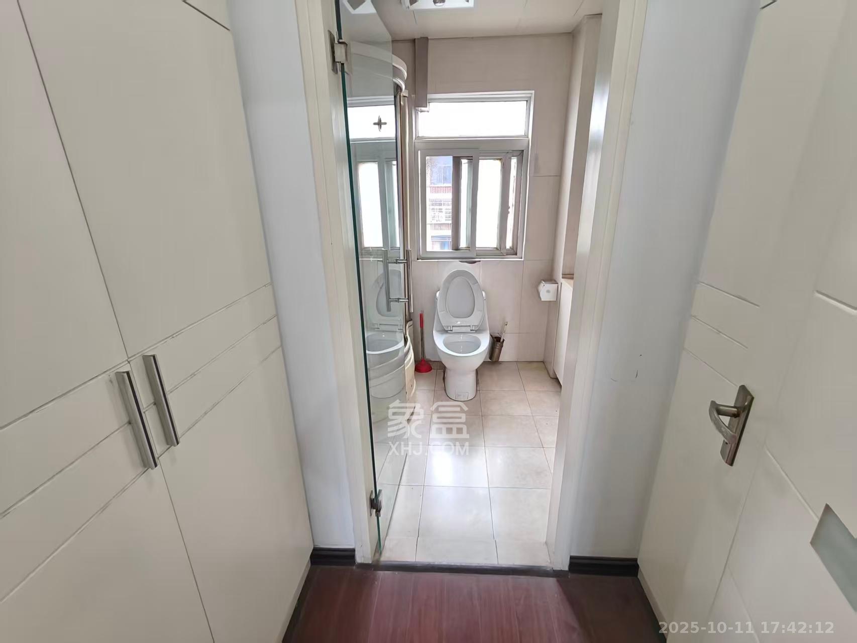 海利华宫大厦 3室1厅1卫 3300.0元/月 海利华宫大厦 3室1厅1卫 3300.0元/月室内图