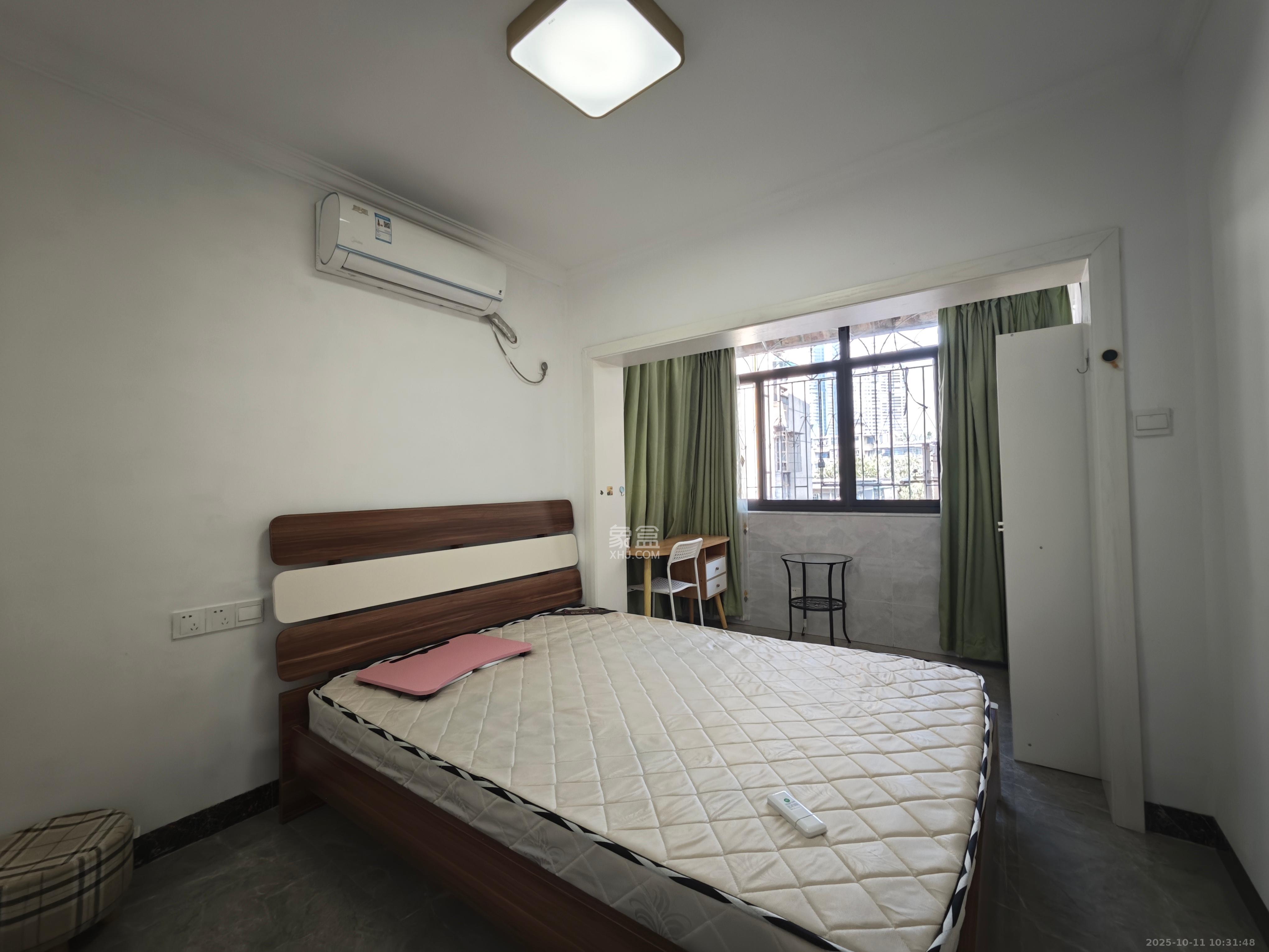 崇文里、崇圣里散盘  3室1厅1卫    2900.0元/月室内图