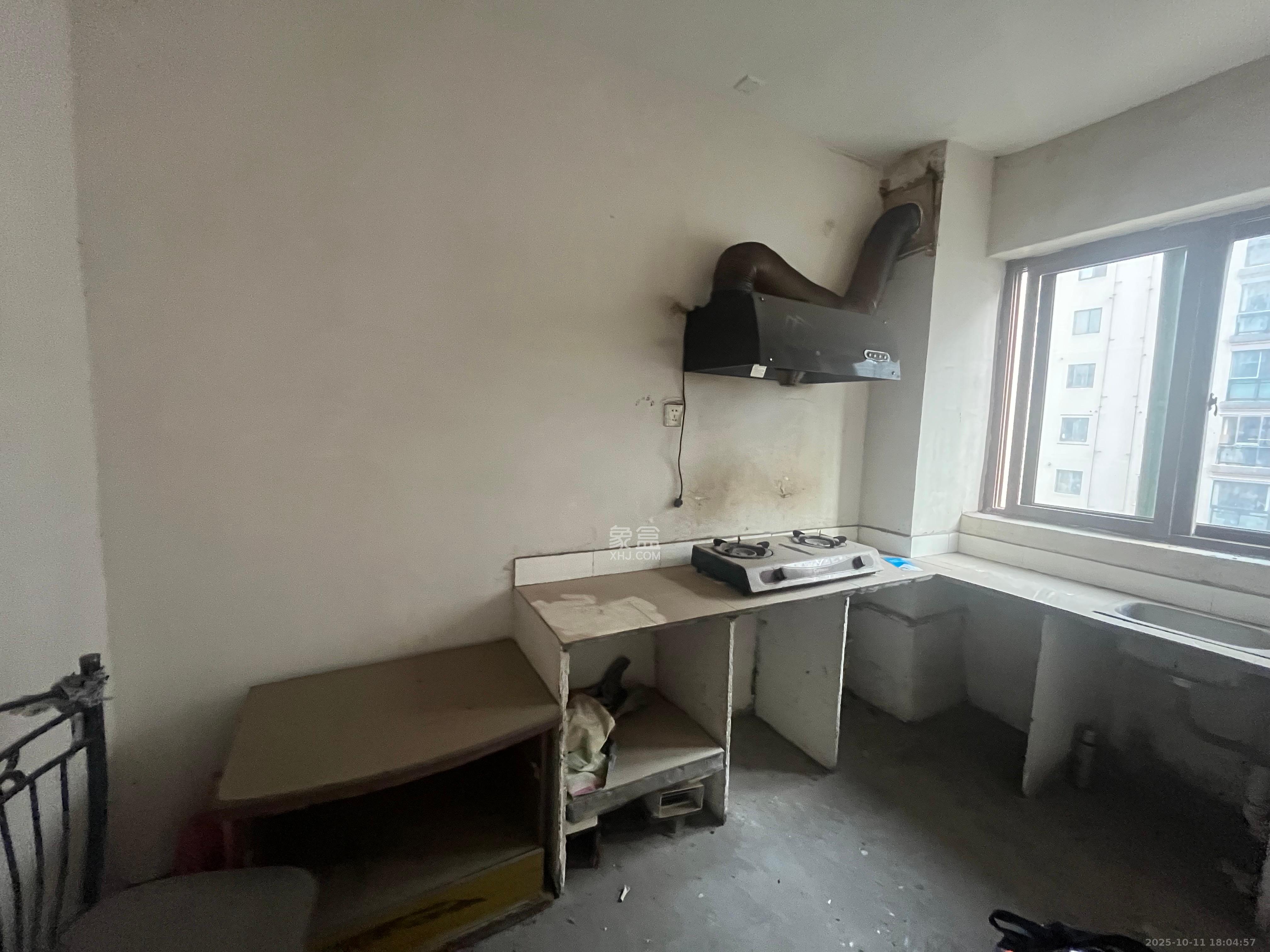 鑫天山水洲城 3室2厅2卫 1600.0元/月 鑫天山水洲城 3室2厅2卫 1600.0元/月室内图