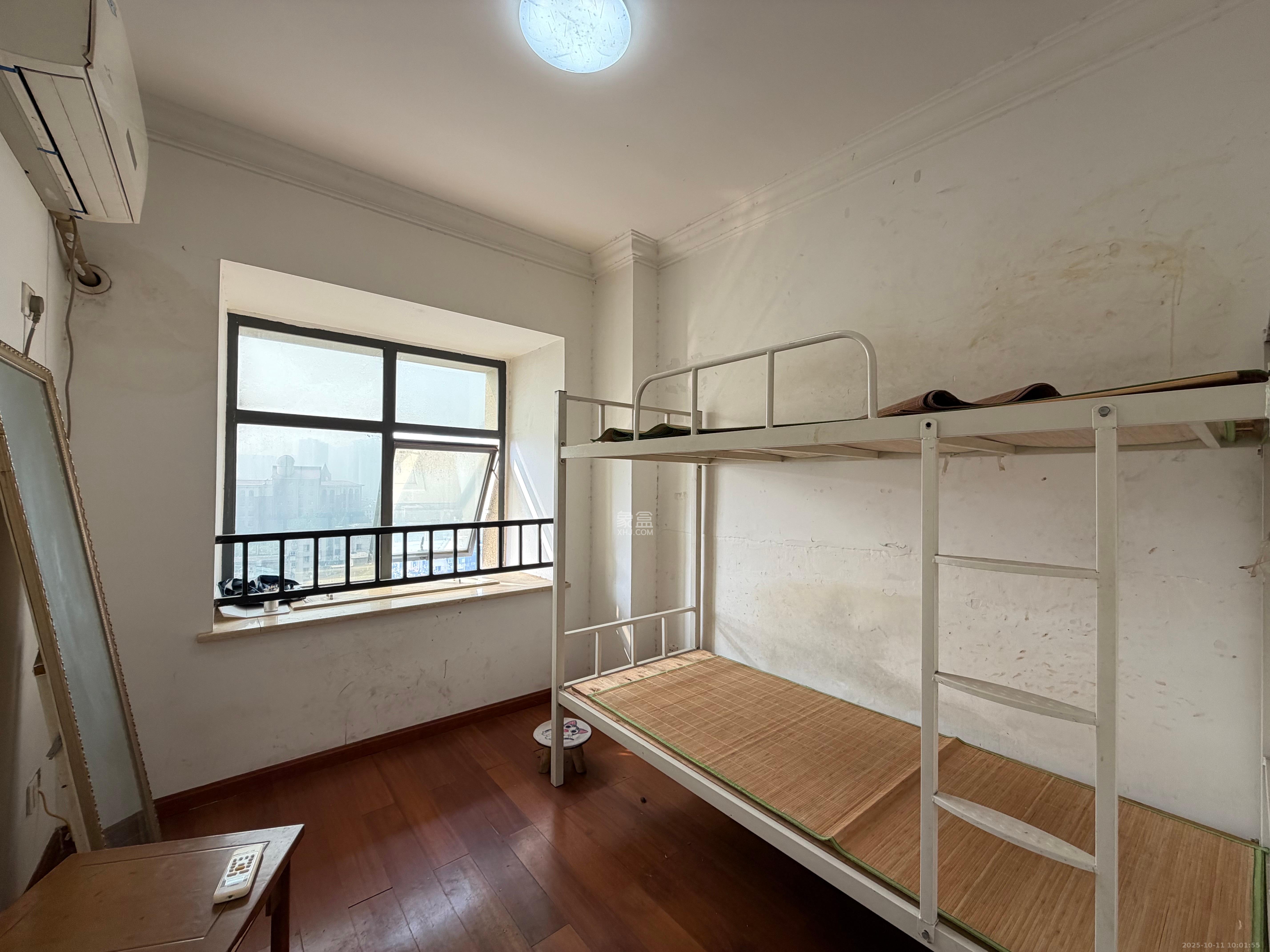 蓝湾国际广场  3室2厅1卫    2400.0元/月室内图