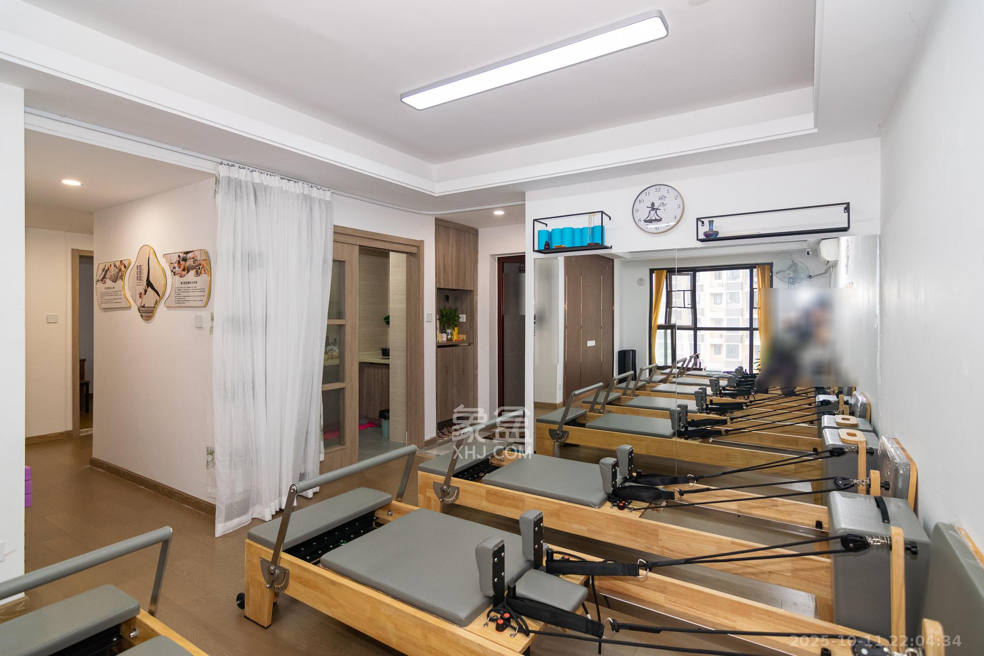 美的翰城  3室2厅1卫    68.0万客厅