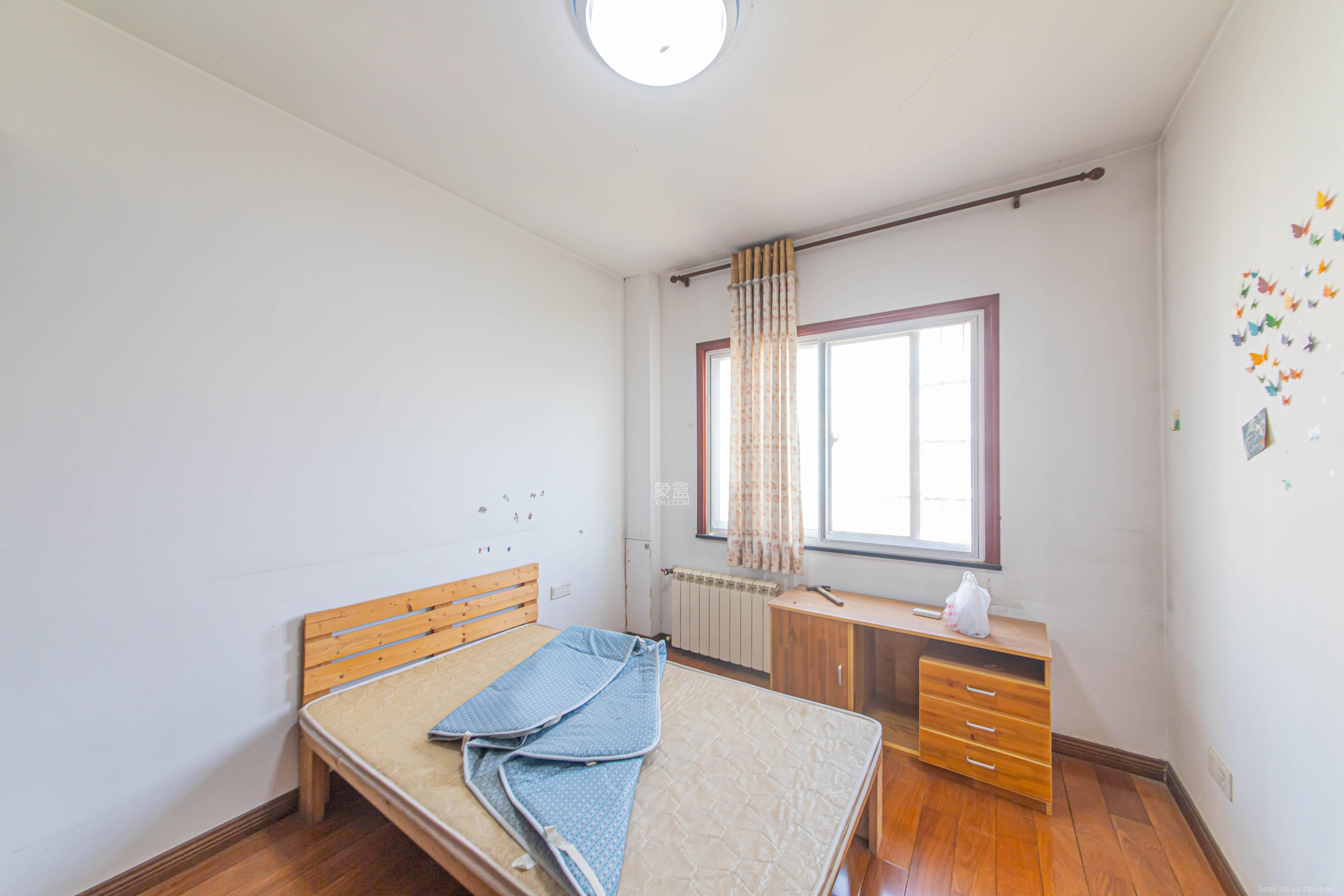 九峰小区(一二三四区) 4室2厅2卫 264.0万 九峰小区(一二三四区) 4室2厅2卫 264.0万卧室