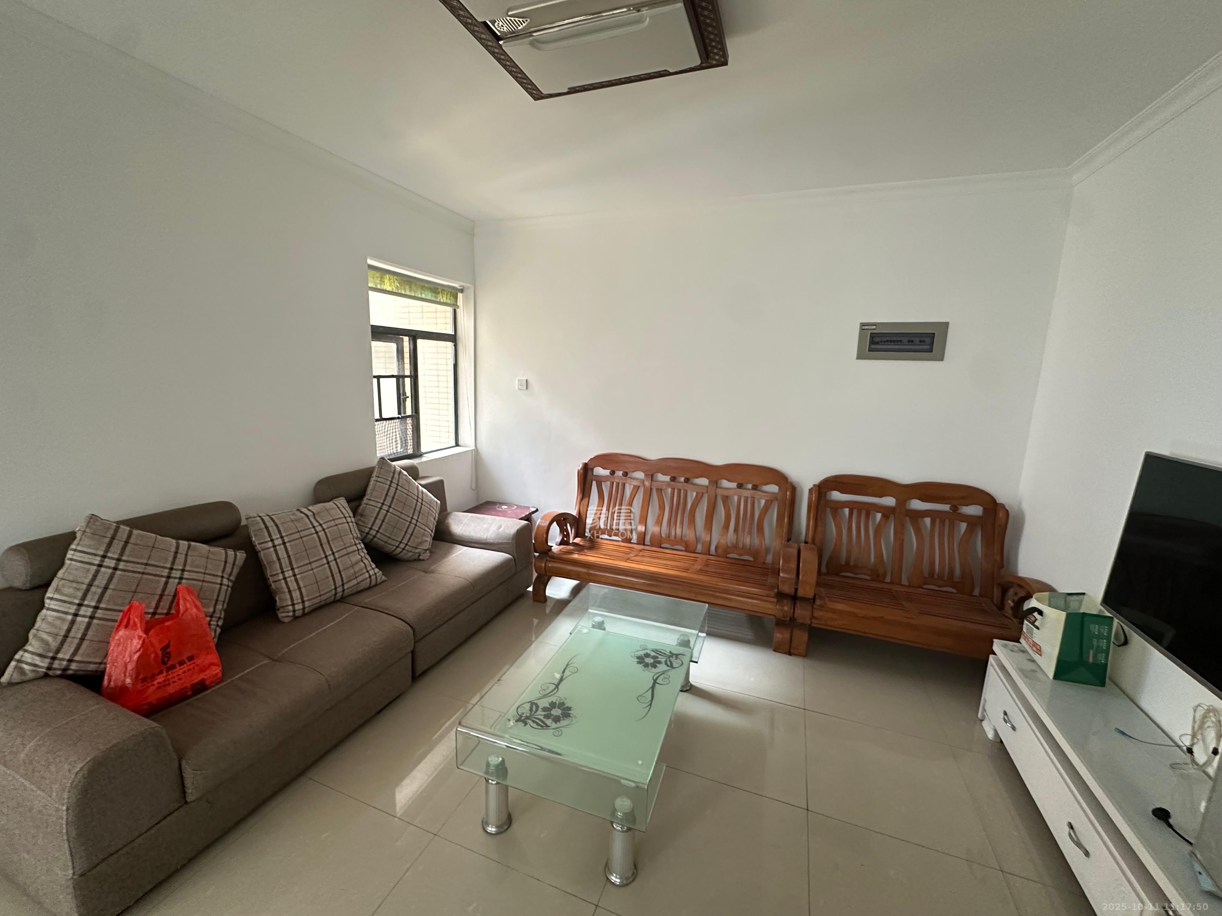 茶山馨苑  1室2厅1卫    2400.0元/月 茶山馨苑  1室2厅1卫    2400.0元/月