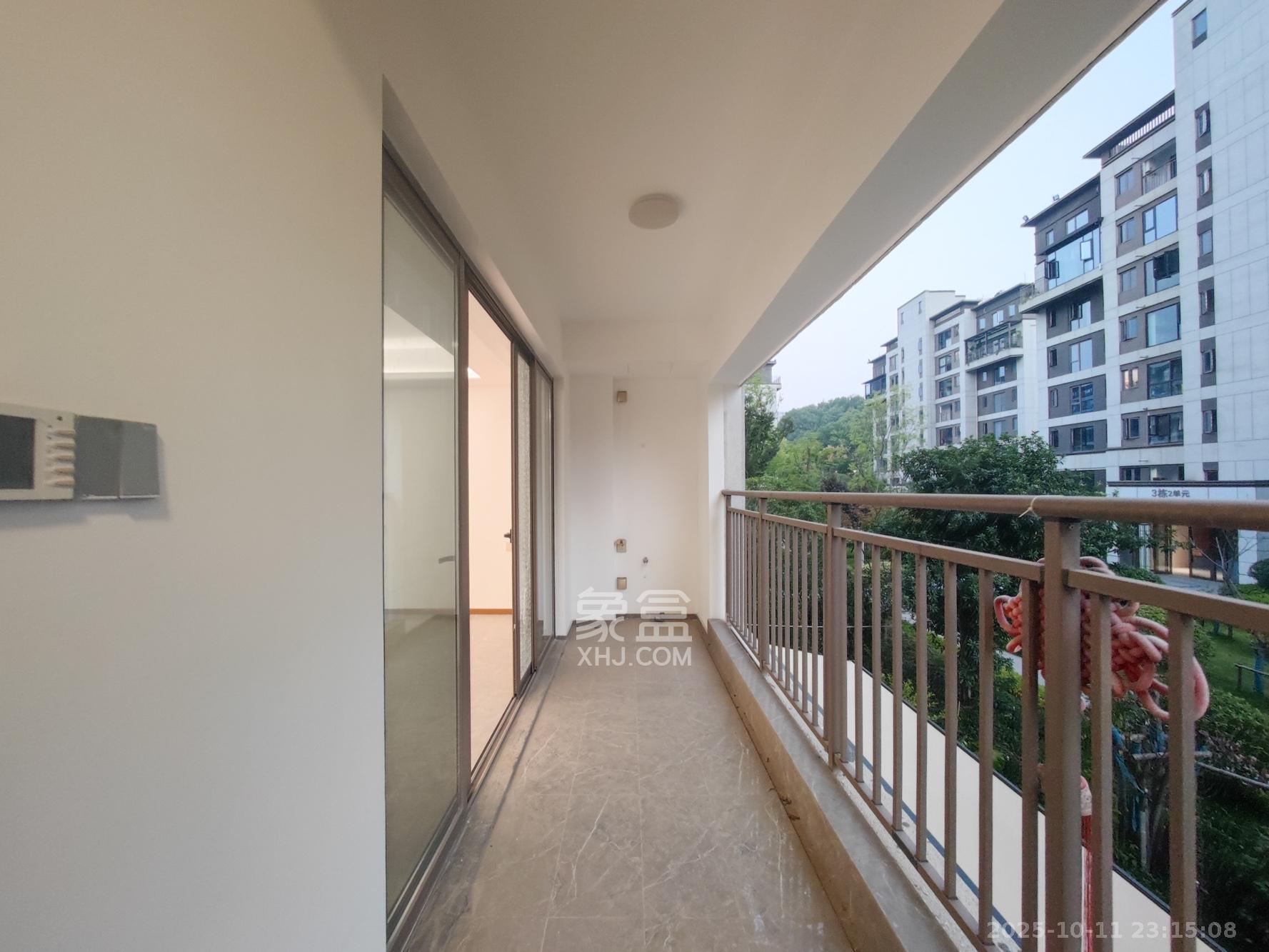 弘阳阳光城天宸府 4室2厅2卫 185.0万 弘阳阳光城天宸府 4室2厅2卫 185.0万阳台