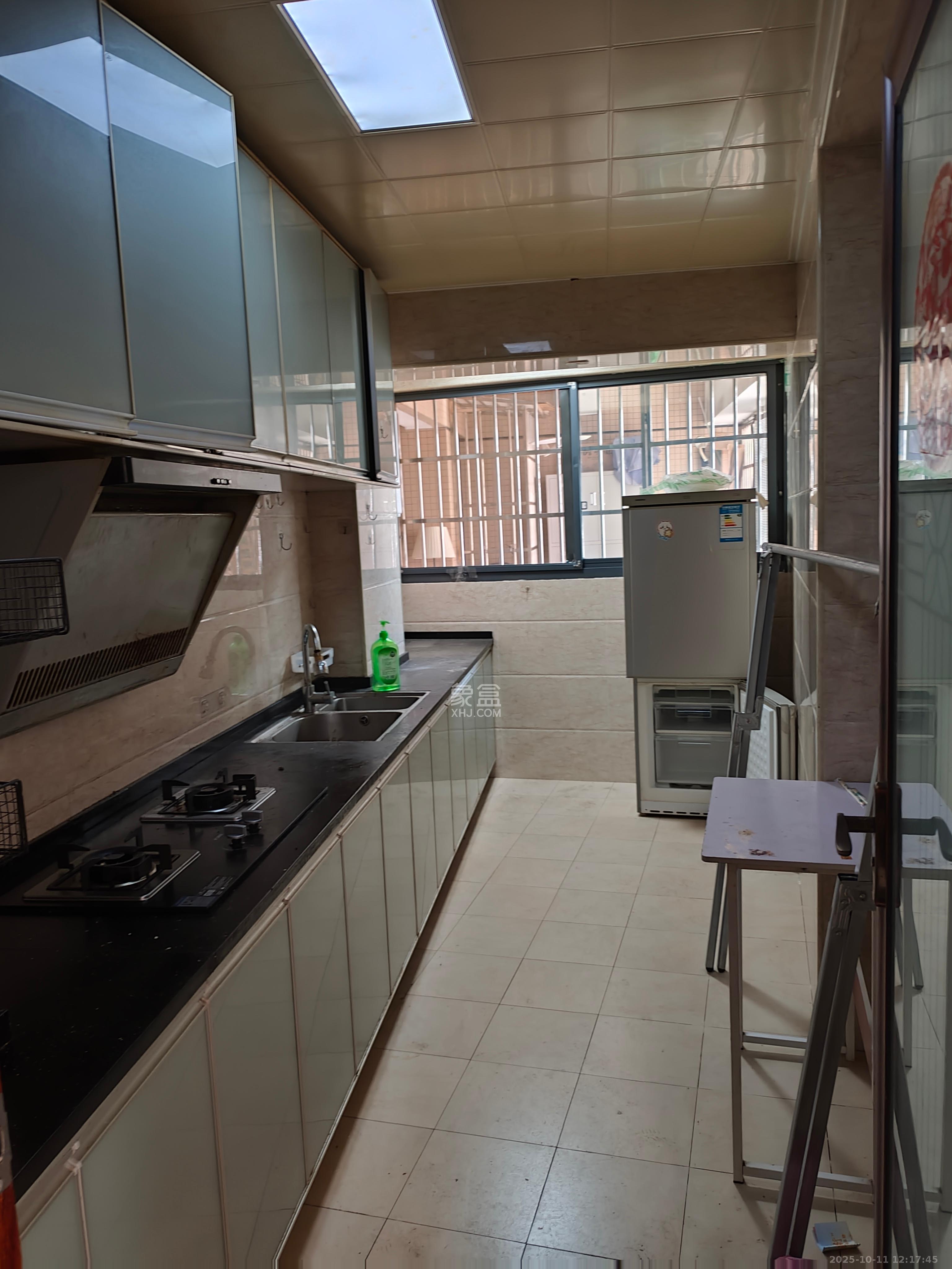 上峰苑(兰亭玥岛)  3室2厅2卫    2500.0元/月 上峰苑(兰亭玥岛)  3室2厅2卫    2500.0元/月室内图